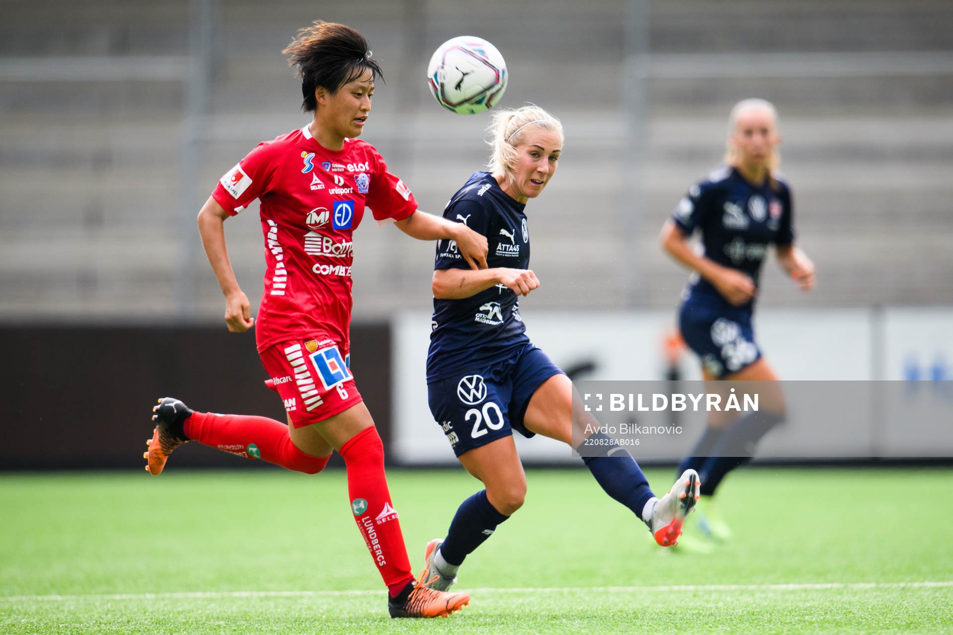 Linköpings Saori Takarada och FC Rosengårds Mia Persson