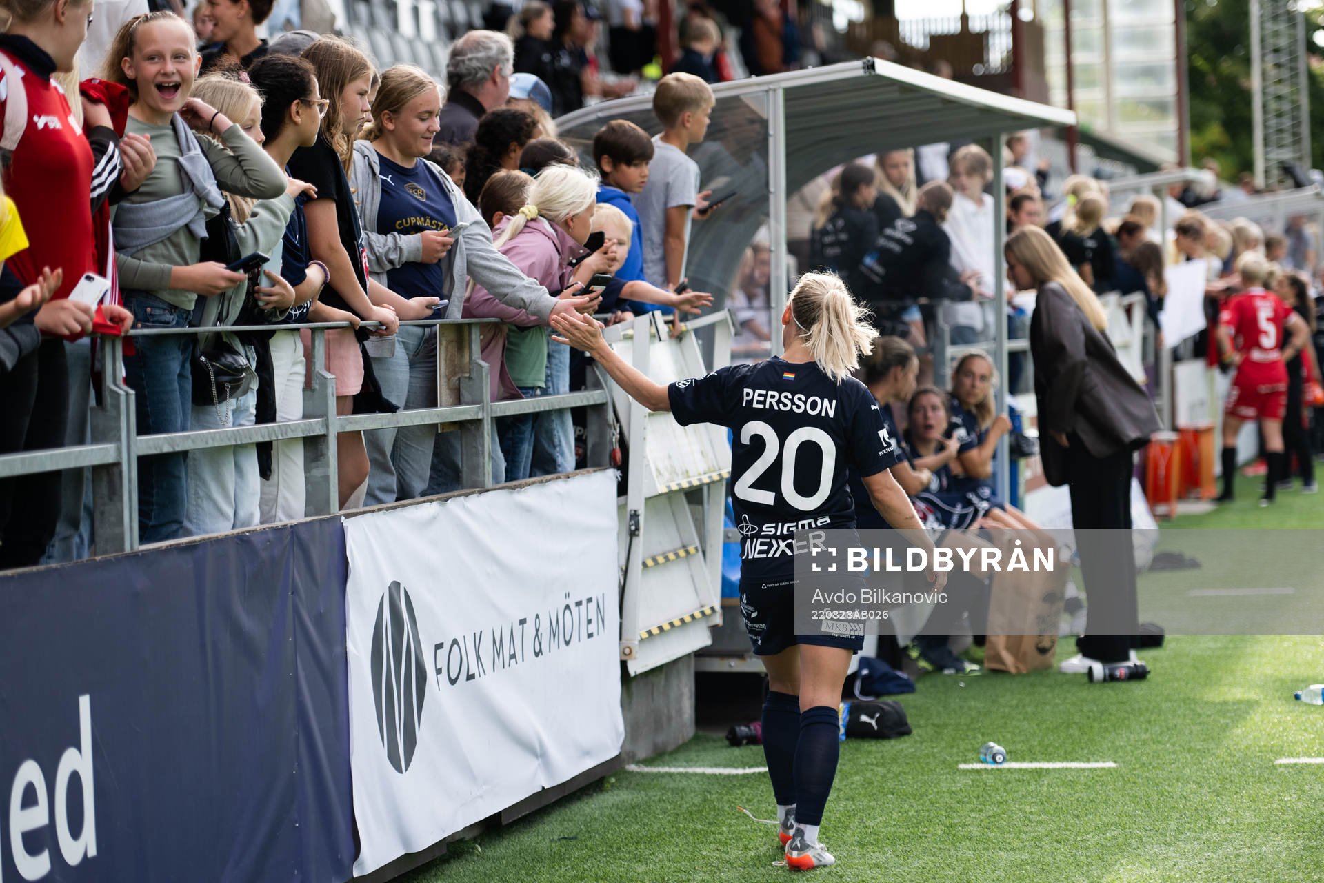 Rosengårds Mia Persson jublar efter slutsignalen under fotbollsmatchen i Damallsvenskan mellan FC Rosengård och Linköping den 28 augusti 2022 i Malmö.