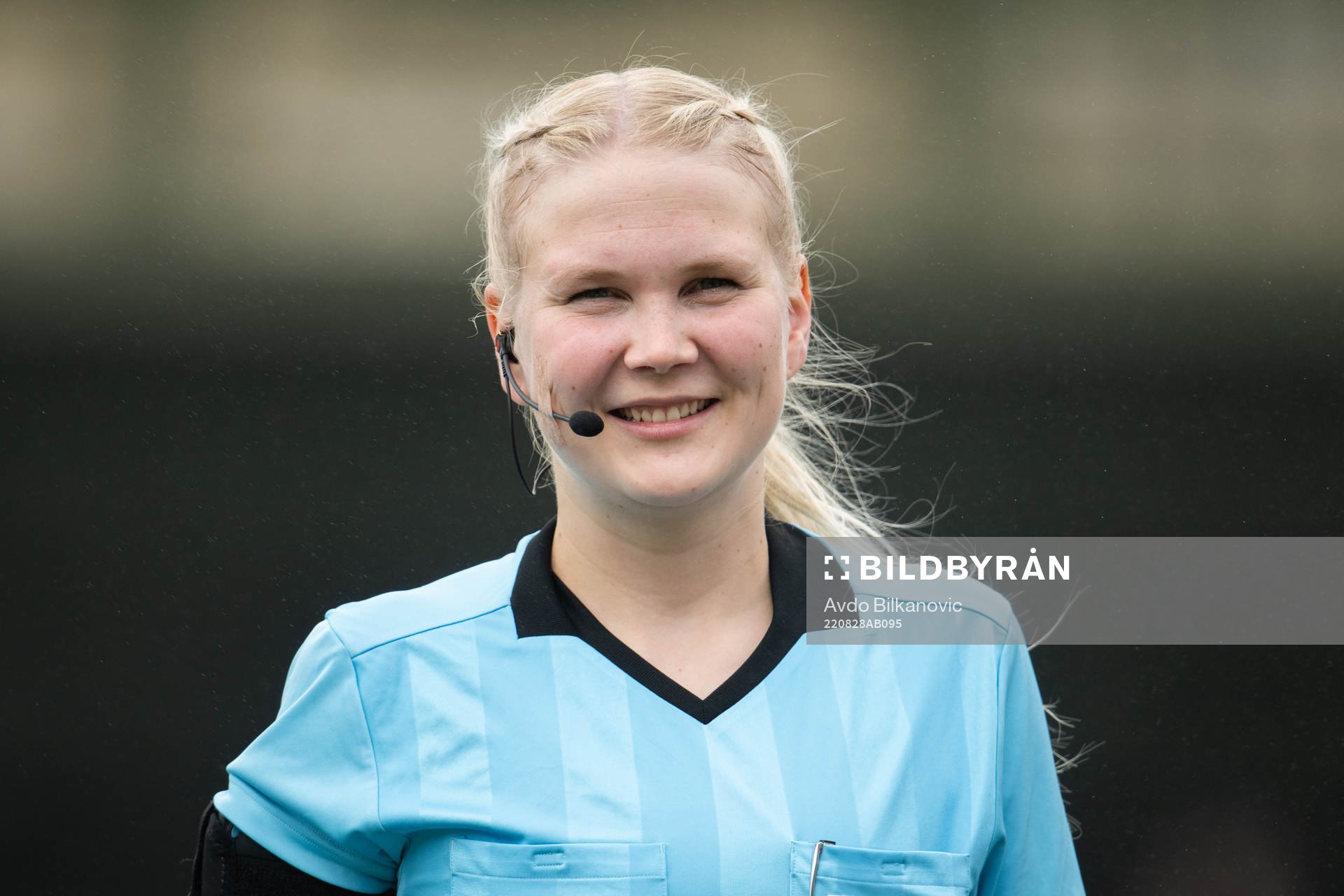 Assisterande domare Alisa Levälampi under fotbollsmatchen i Damallsvenskan mellan FC Rosengård och Linköping den 28 augusti 2022 i Malmö.