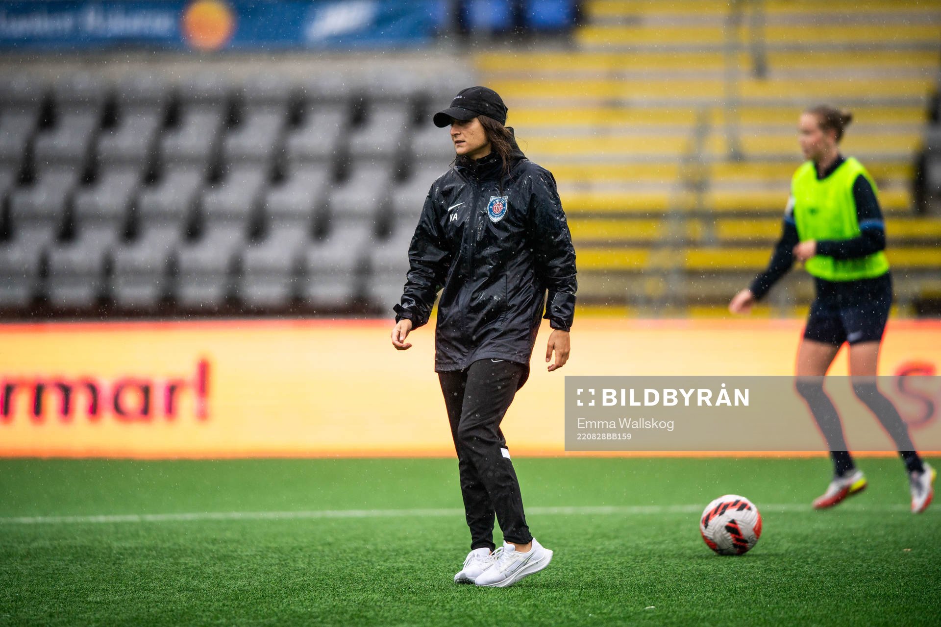 Eskilstuna Uniteds tränare Elena Sadiku inför fotbollsmatchen i Damallsvenskan mellan Eskilstuna United och Djurgården den 28 augusti 2022 i Eskilstuna.