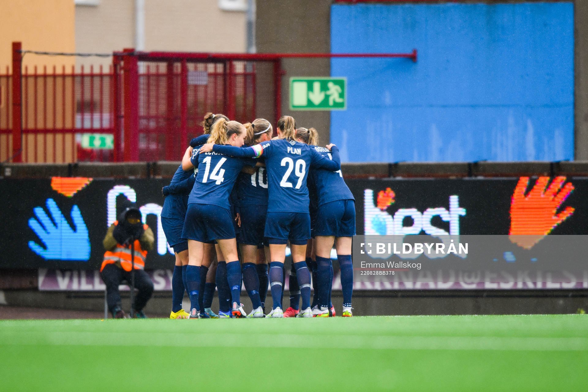 Eskilstuna Uniteds spelare jublar