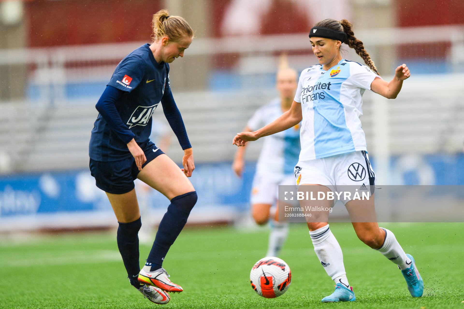 Eskilstuna Uniteds Emma Östlund och Djurgårdens Lova