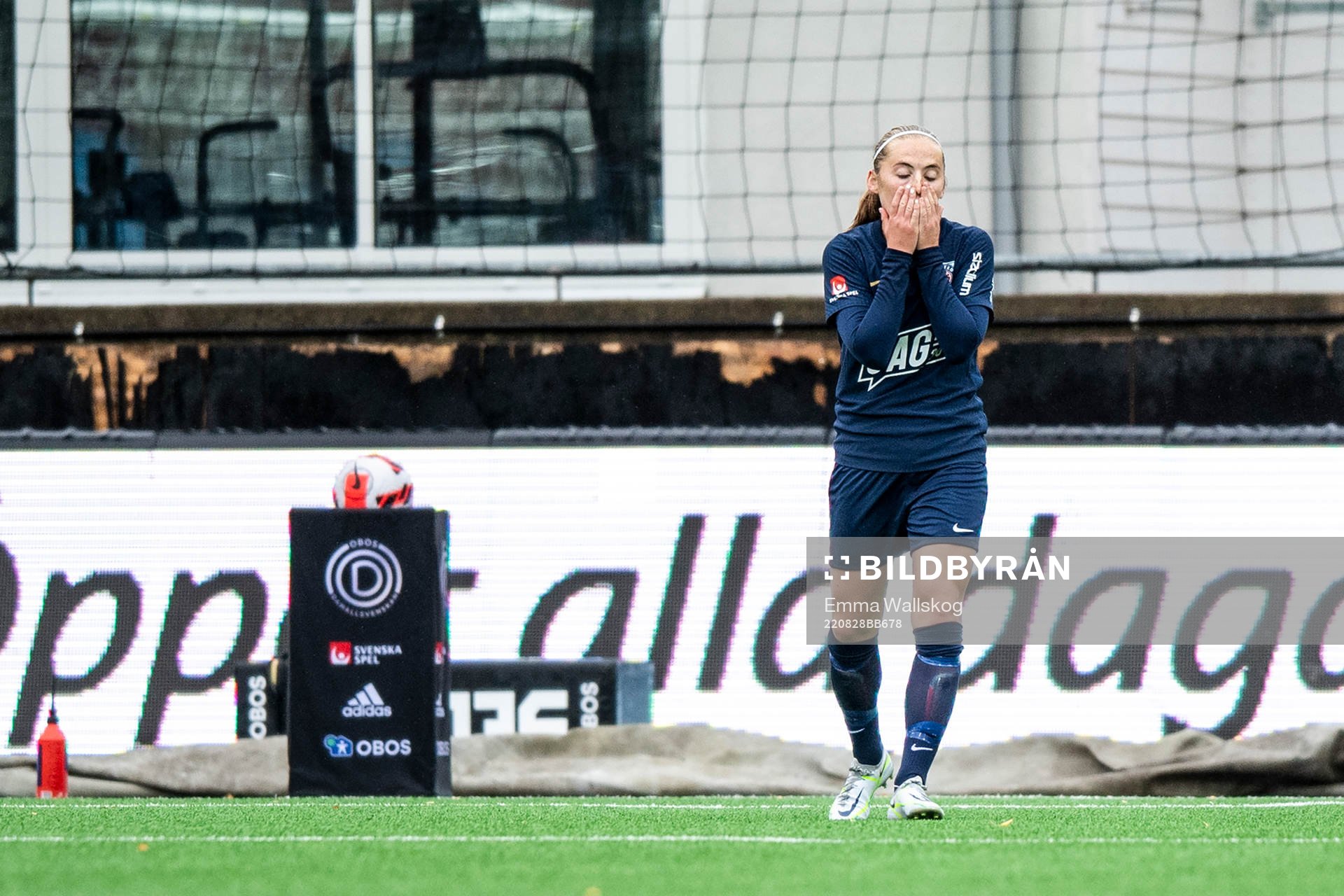 Eskilstuna Uniteds Paulina Nyström reagerar