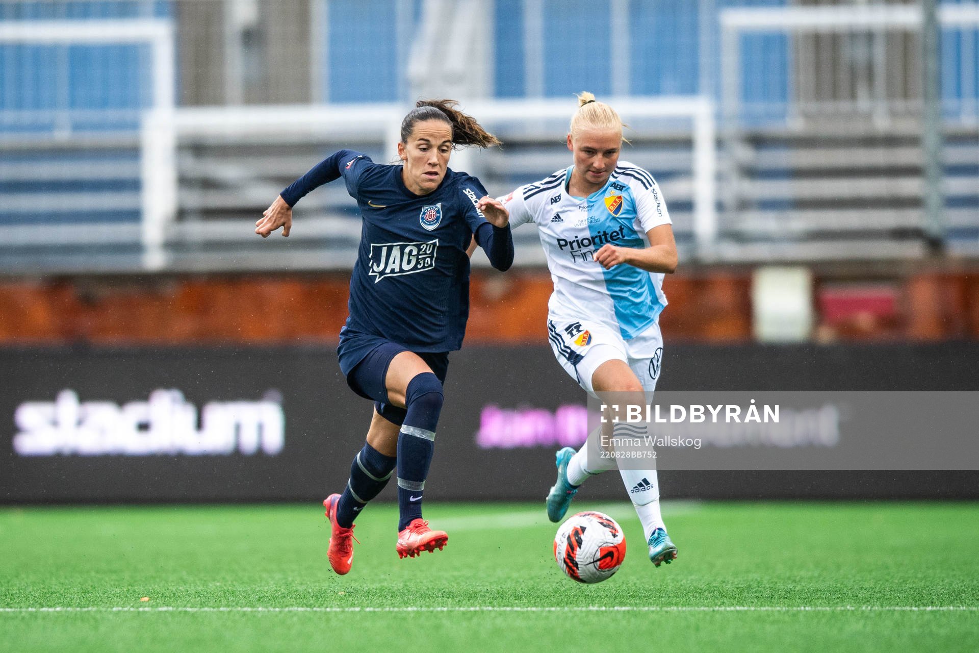 Eskilstuna Uniteds Felicia Rogic och Djurgårdens Stinalisa