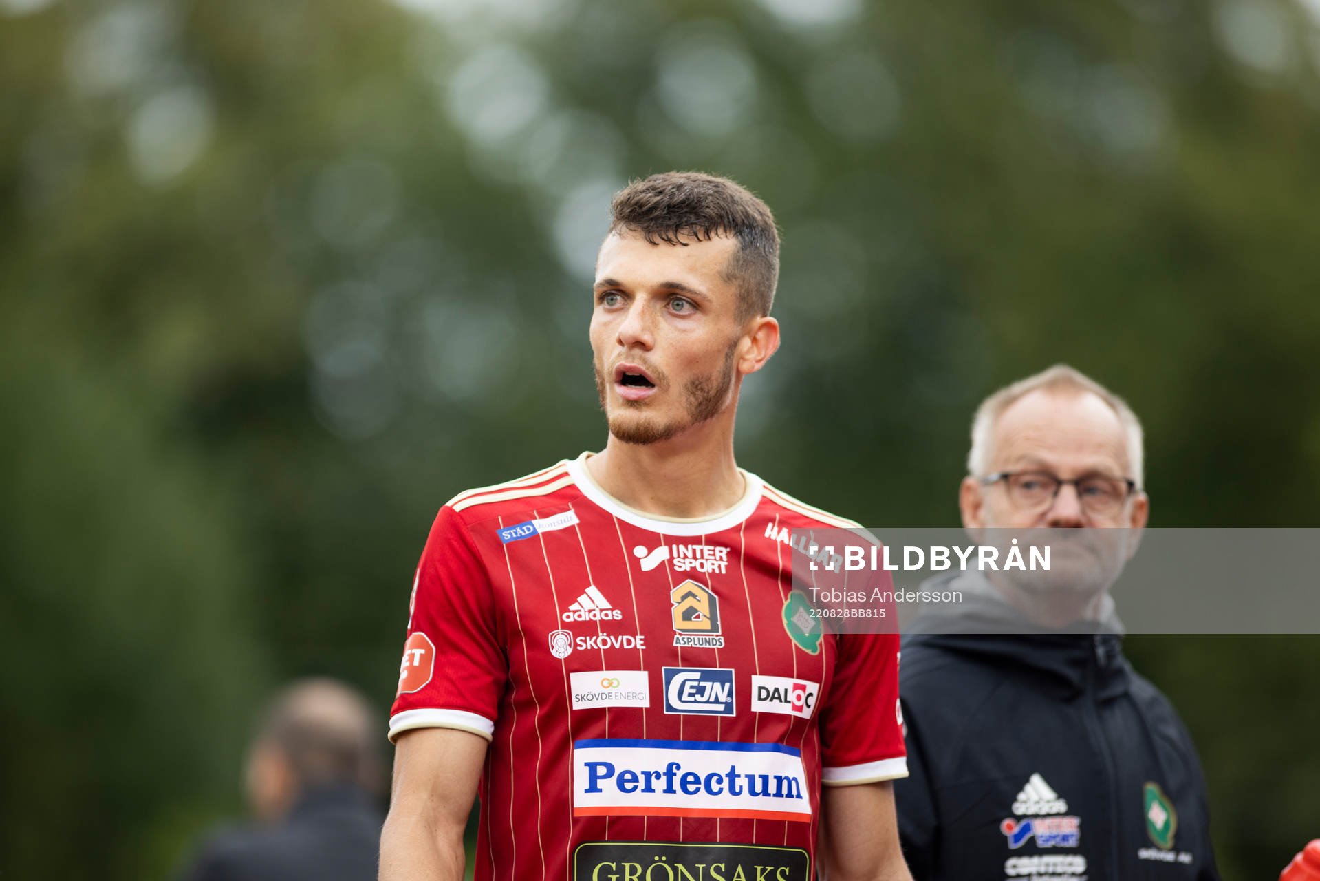 Yoann Fellrath för rött kort under fotbollsmatchen i Superettan mellan Skövde AIK och Jönköpings Södra den 28 augusti 2022 i Skövde.