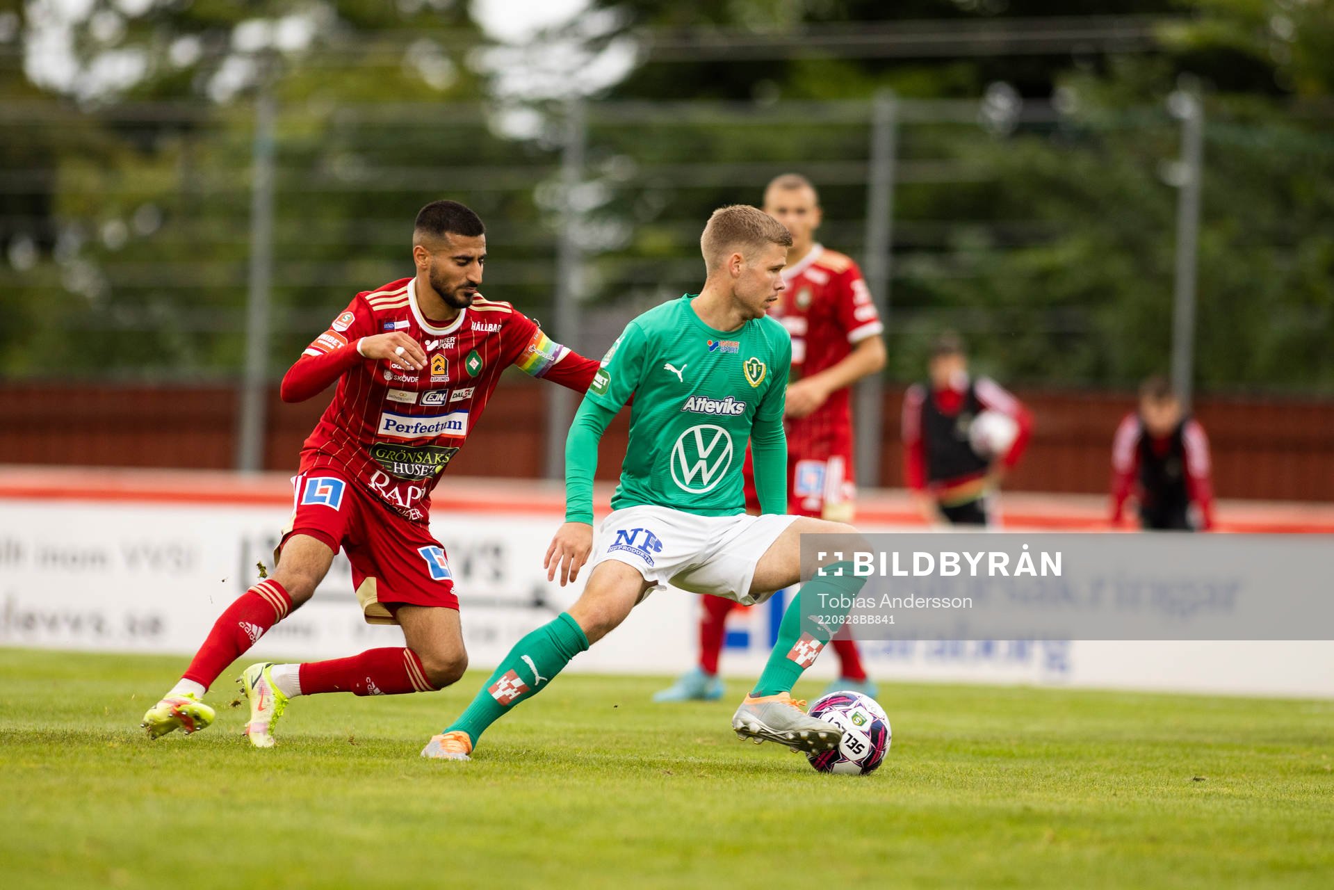 Elmar Abraham Skövde och Anton THorsson Jönköping under fotbollsmatchen i Superettan mellan Skövde AIK och Jönköpings Södra den 28 augusti 2022 i Skövde.
