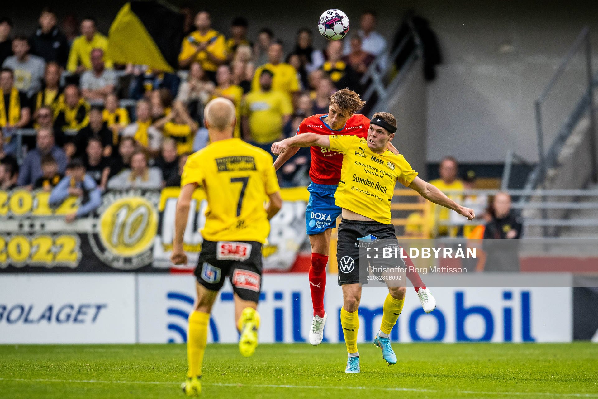 Helsingborgs Thomas Rogne och Mjällbys Jacob Bergström