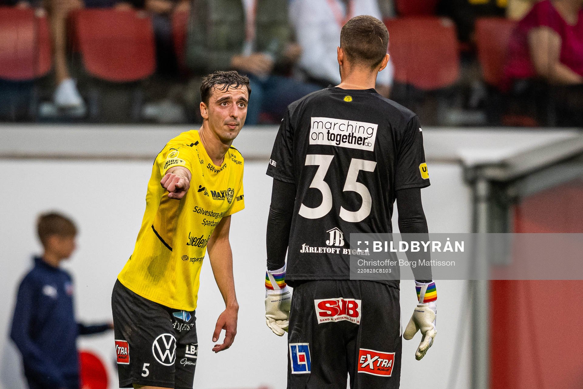 Mjällbys Jetmir Haliti och målvakt Samuel Brolin