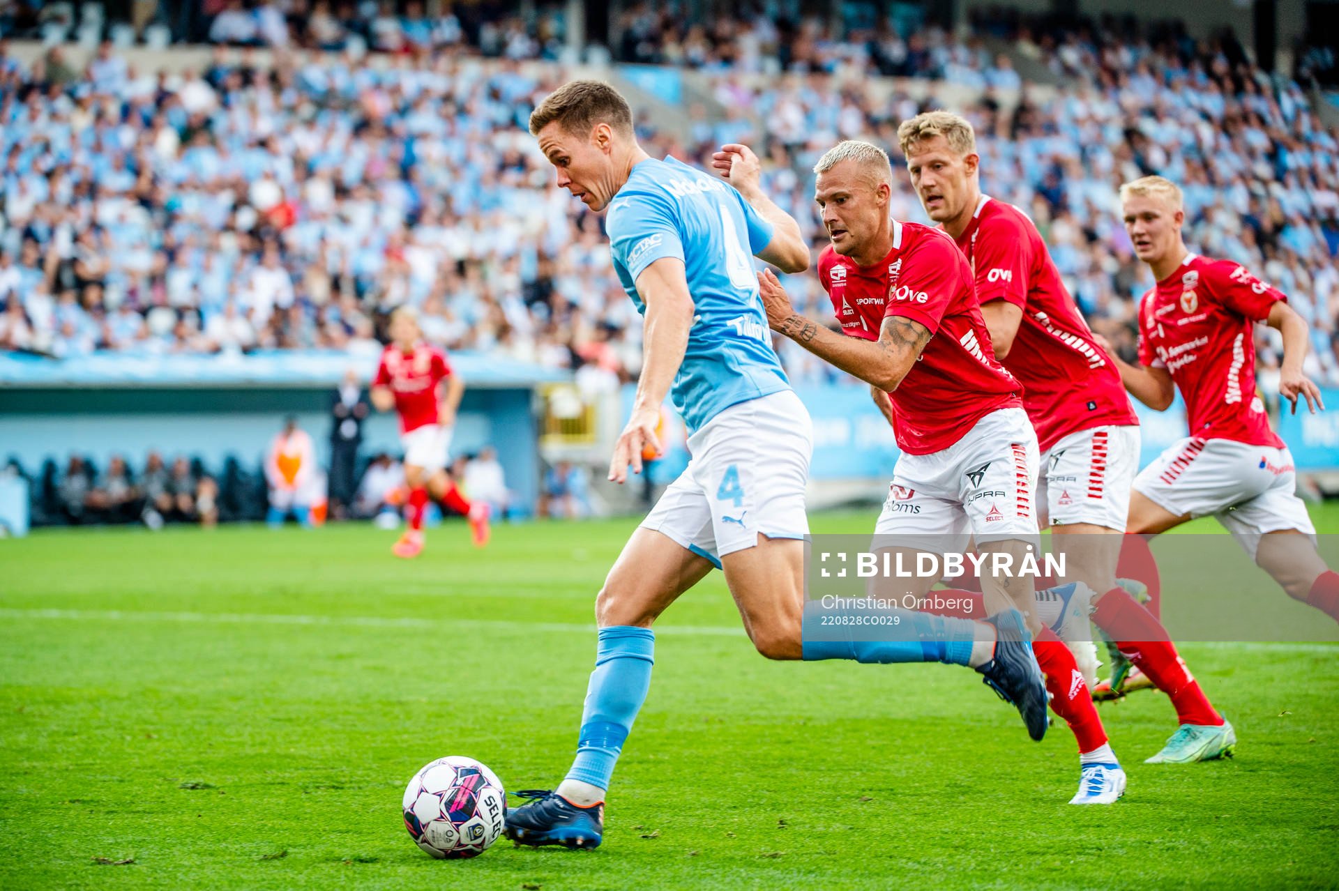 Malmö FFs Niklas Moisander mot Kalmars Rasmus Sjöstedt