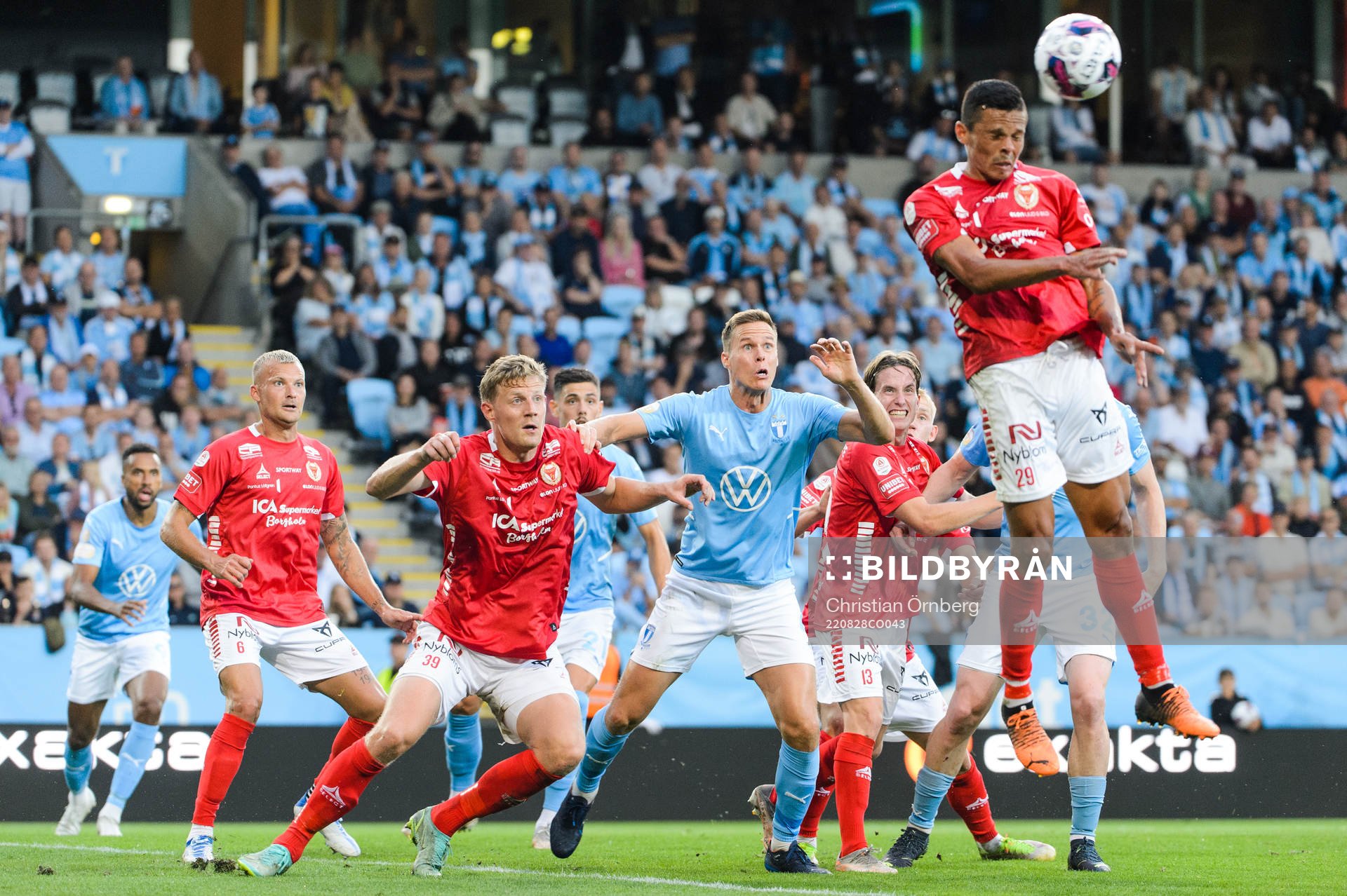 Malmö FFs Niklas Moisander och Kalmars Romario Pereira