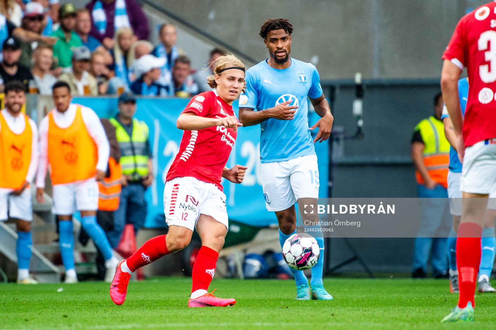 Kalmars Sebastian Nanasi mot Malmö FFs Joseph Ceesay