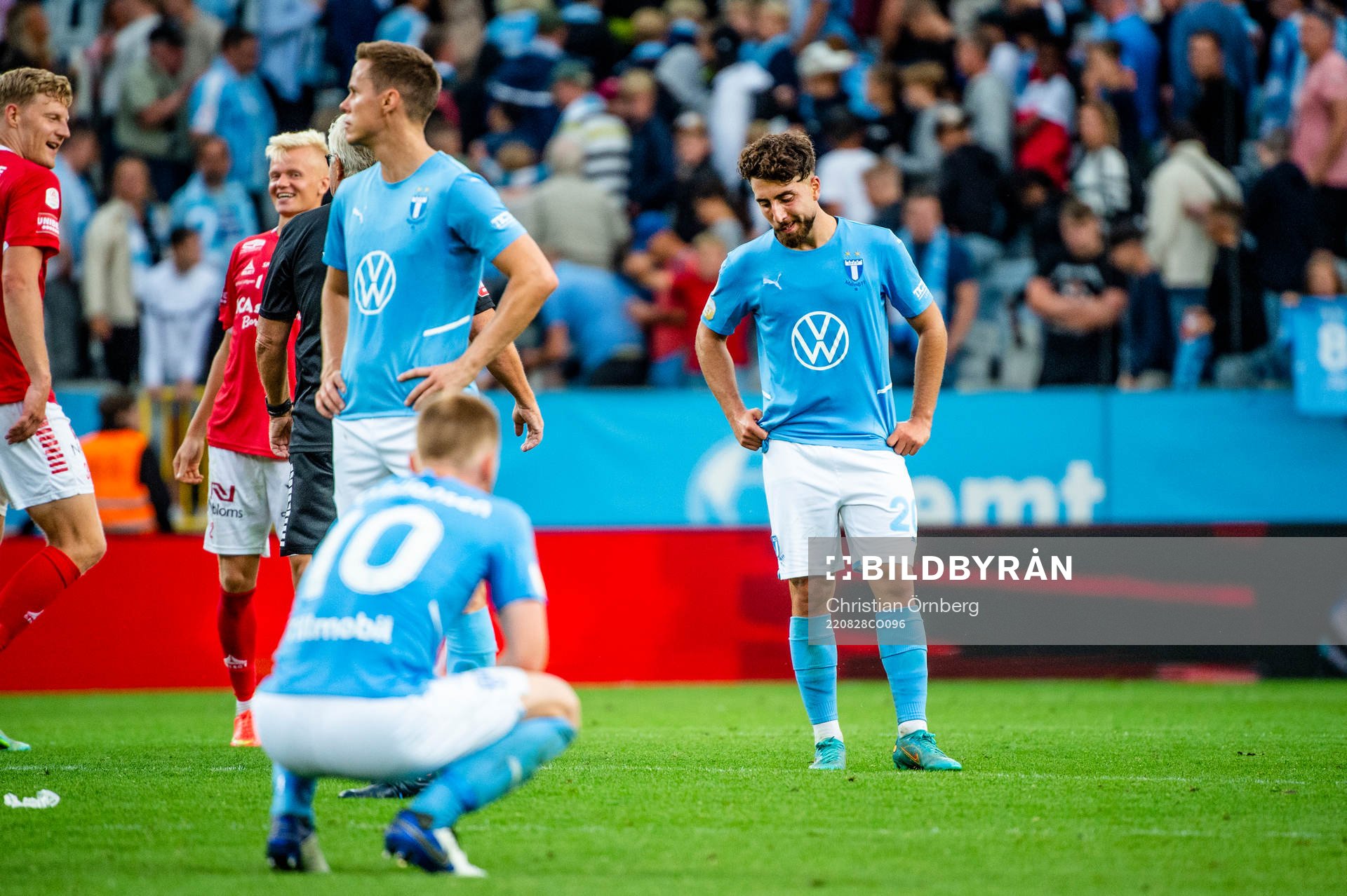 Malmö FFs Moustafa Zeidan deppar med lagkamraterna
