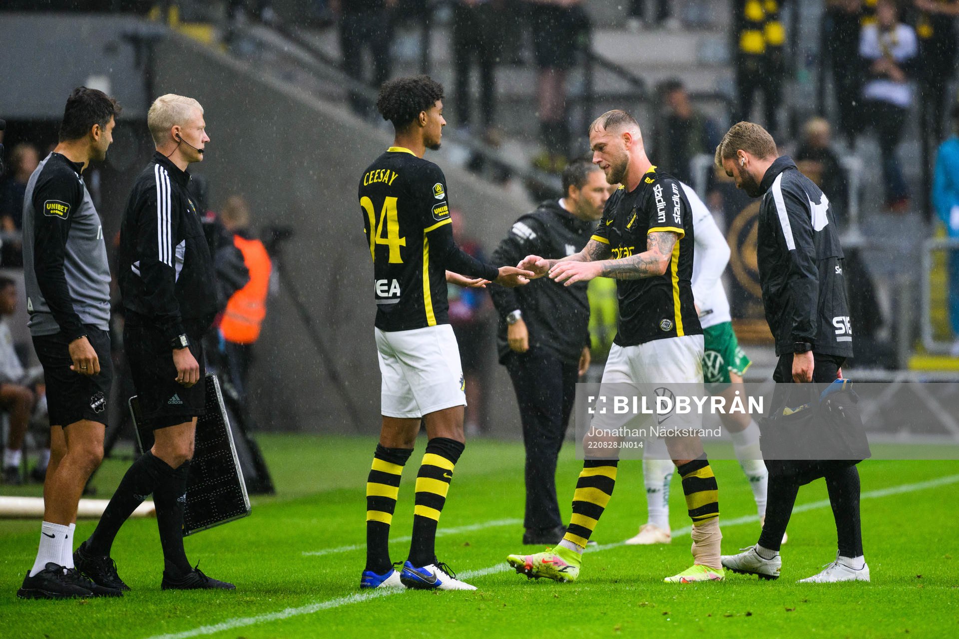 AIKs John Guidetti kliver av skadad