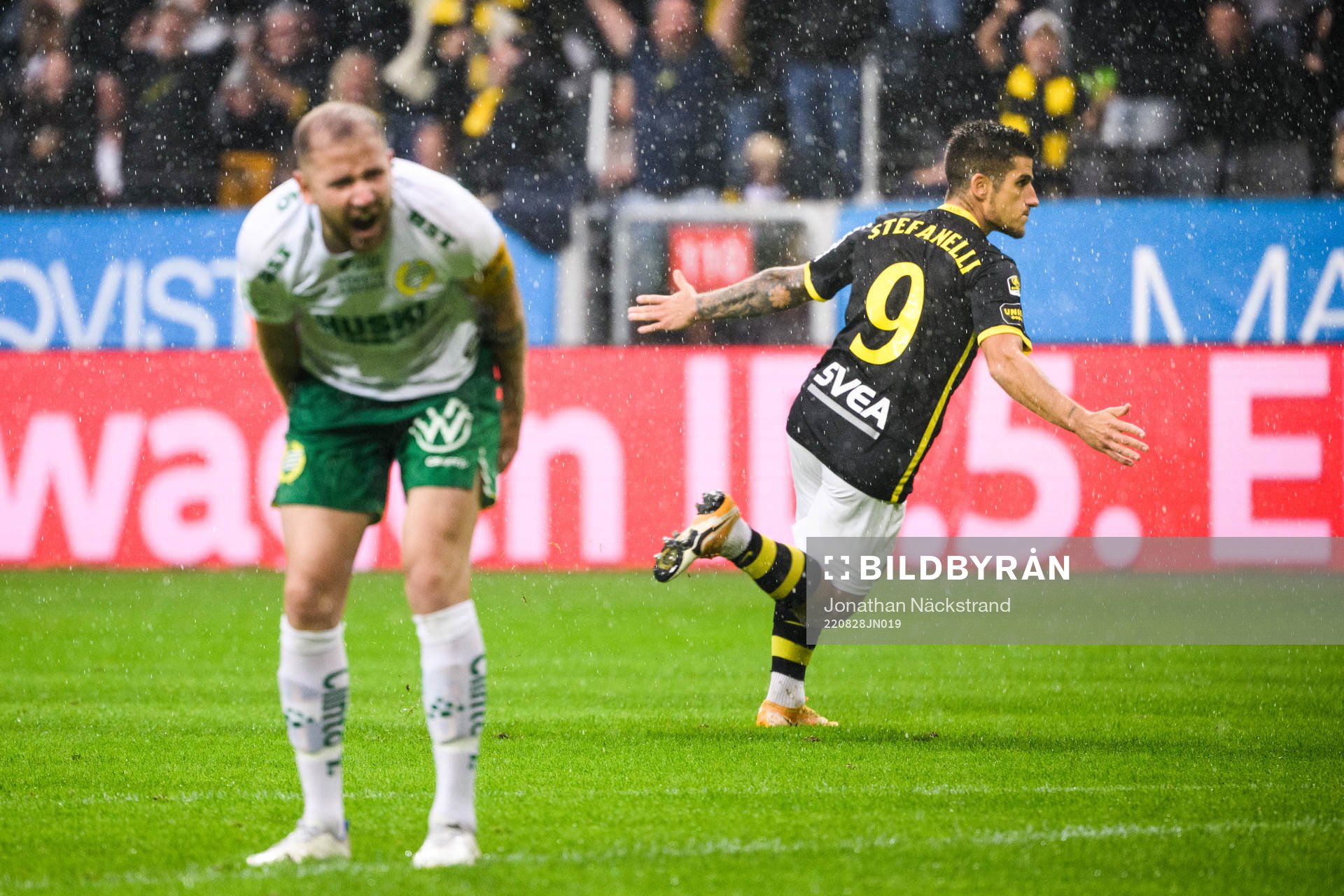 AIKs Nicolas Stefanelli jublar