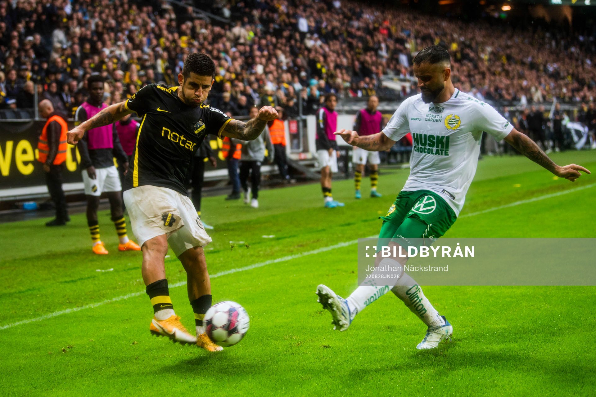 s Nicolas Stefanelli och Hammarbys Mohanad Jeahze