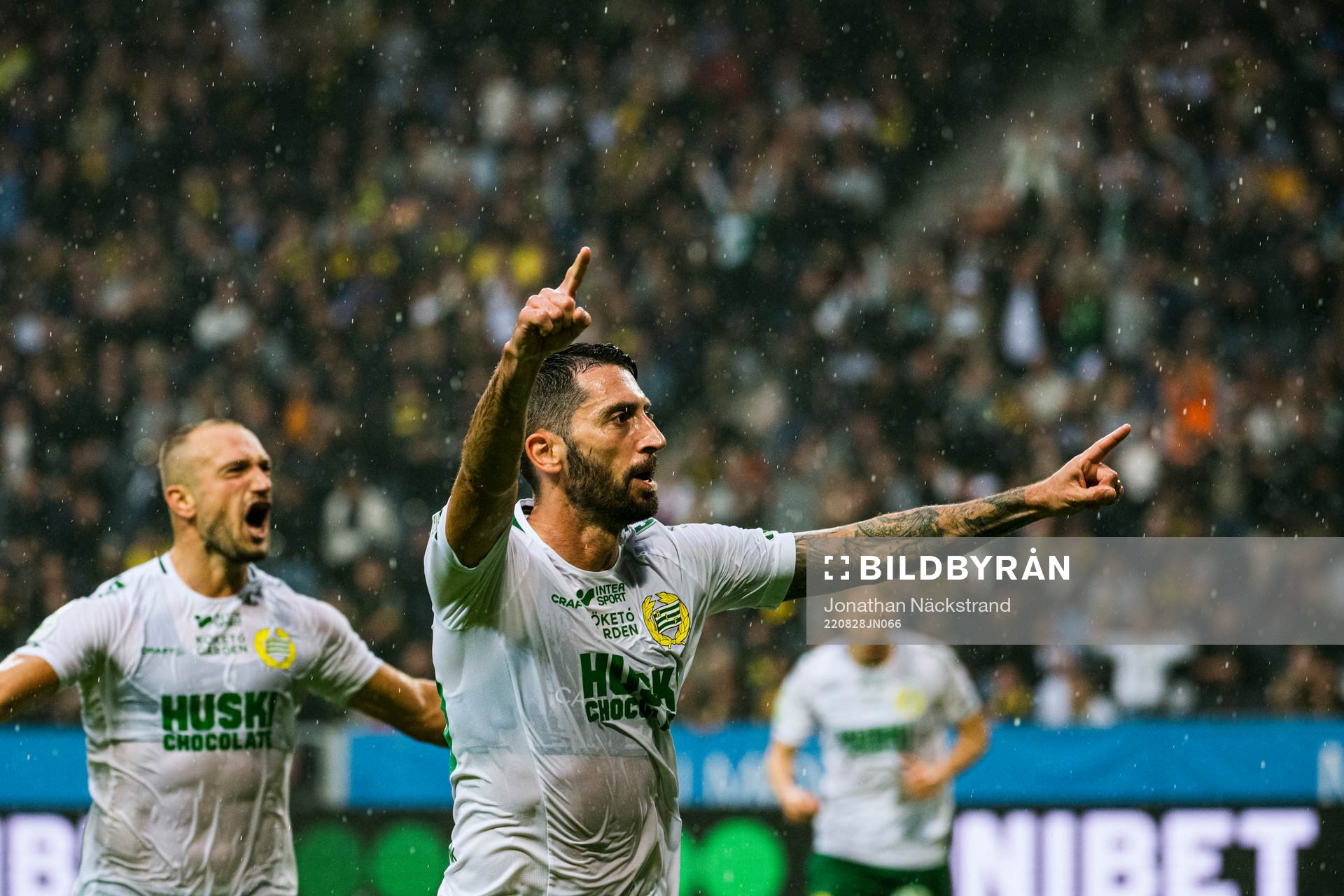 Hammarbys Nahir Besara jublar