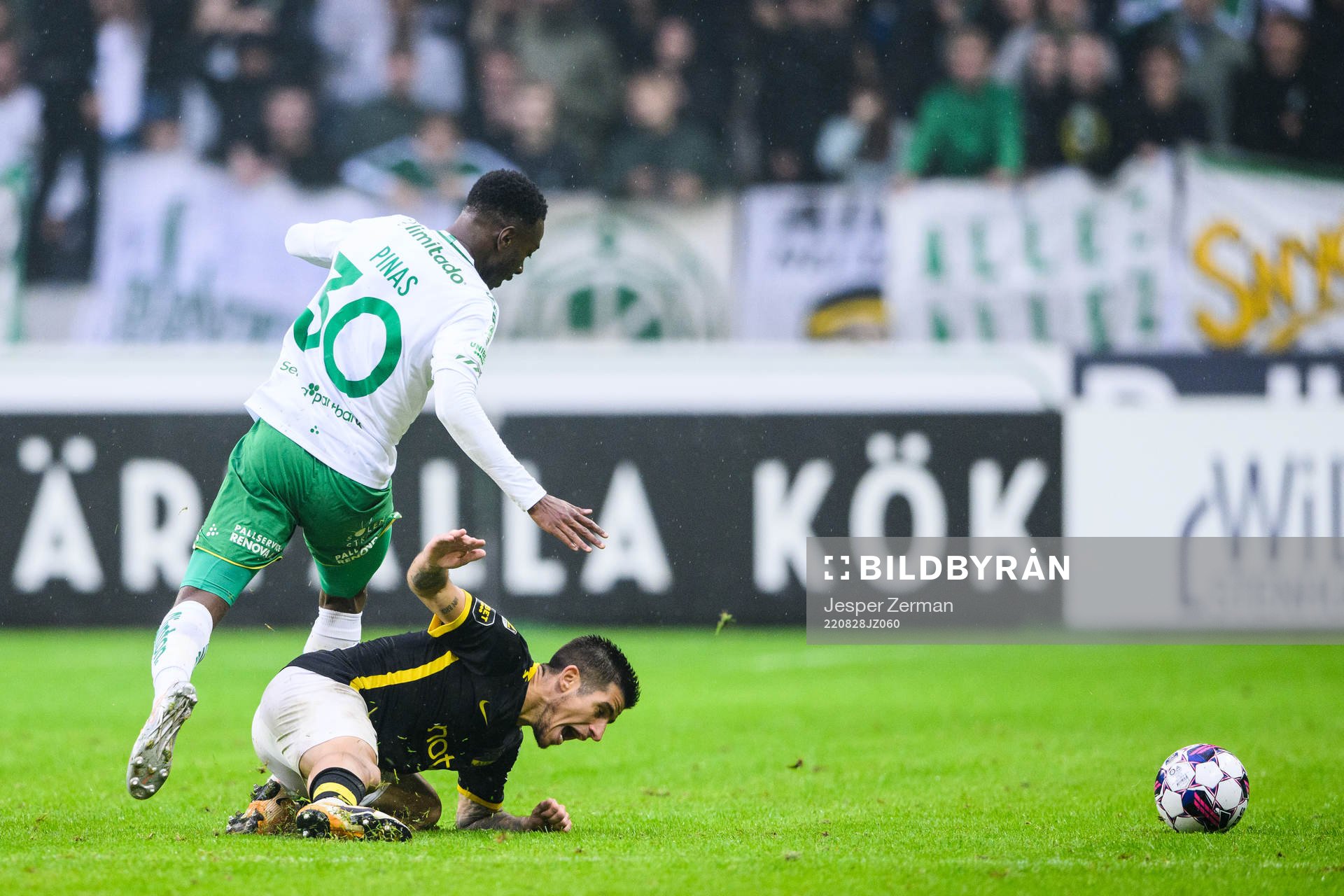 Hammarbys Shaquille Pinas och AIKs Nicolas Stefanelli