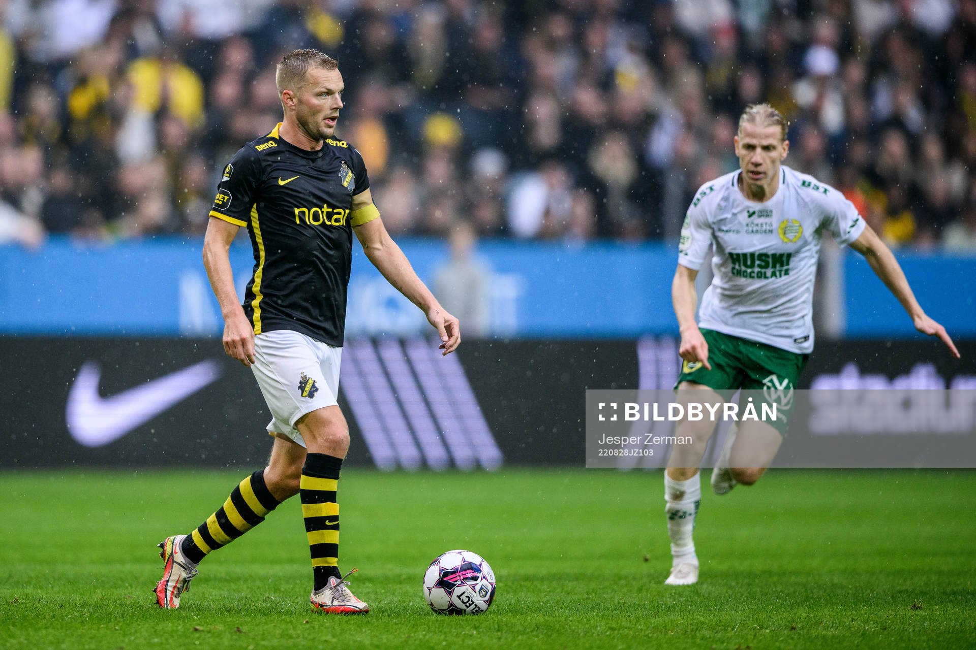 AIKs Sebastian Larsson och Hammarbys Gustav Ludwigson