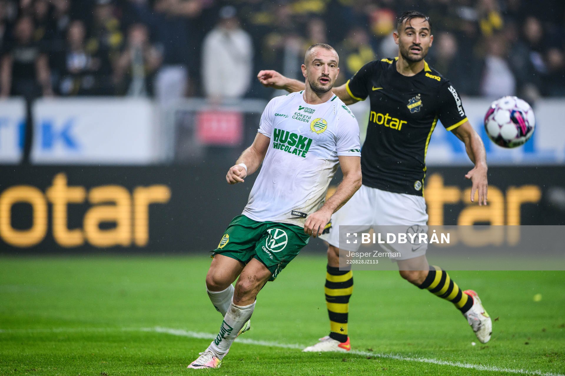 Hammarbys Veton Berisha och AIKs Sotirios Papagiannopoulos