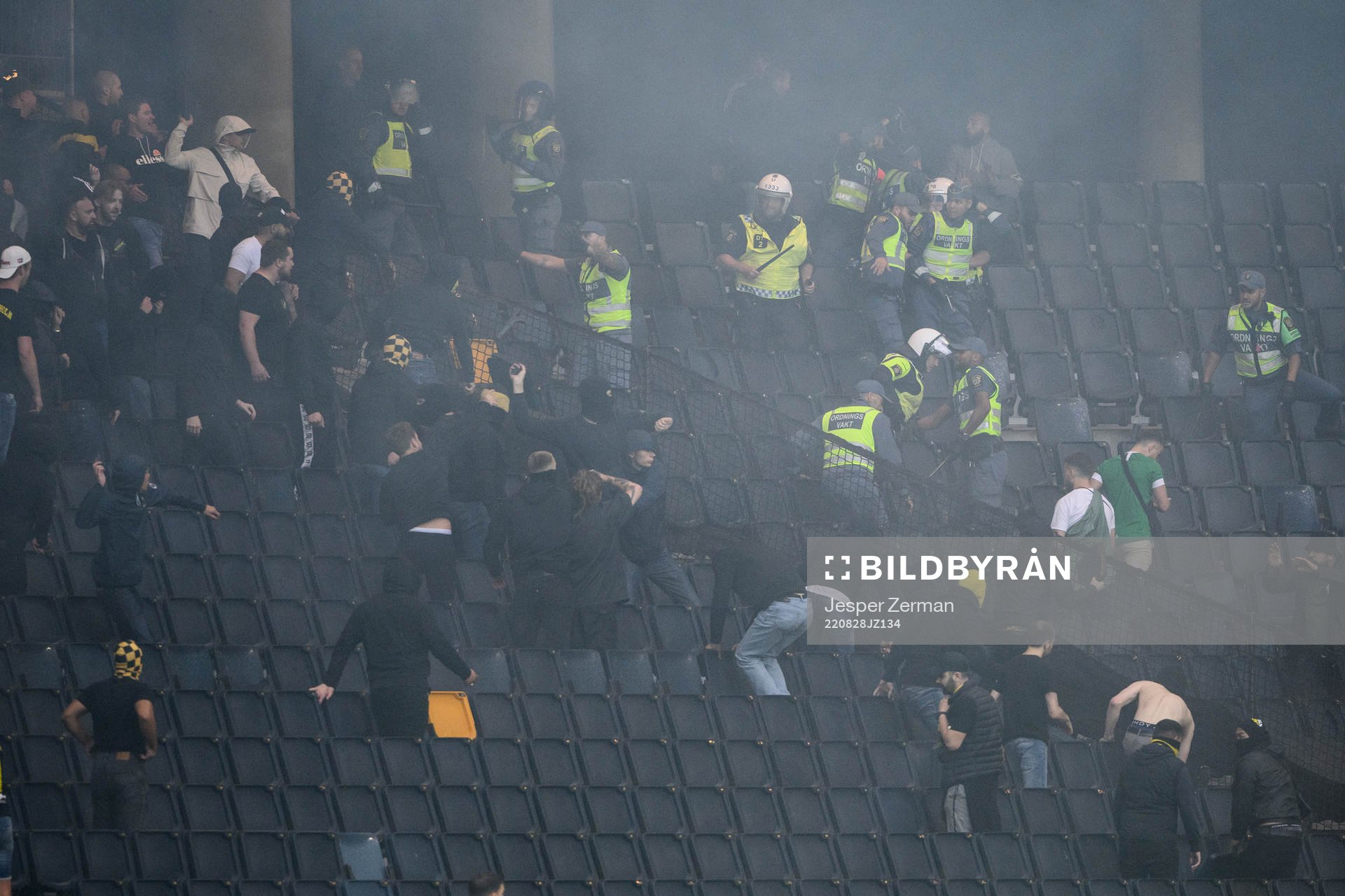 Bråk mellan AIKs och Hammarbys supportrar