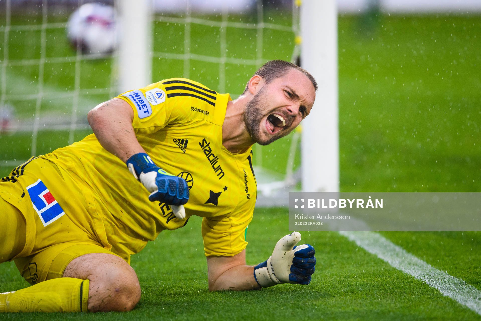 IFK Norrköpings målvakt Oscar Jansson deppar