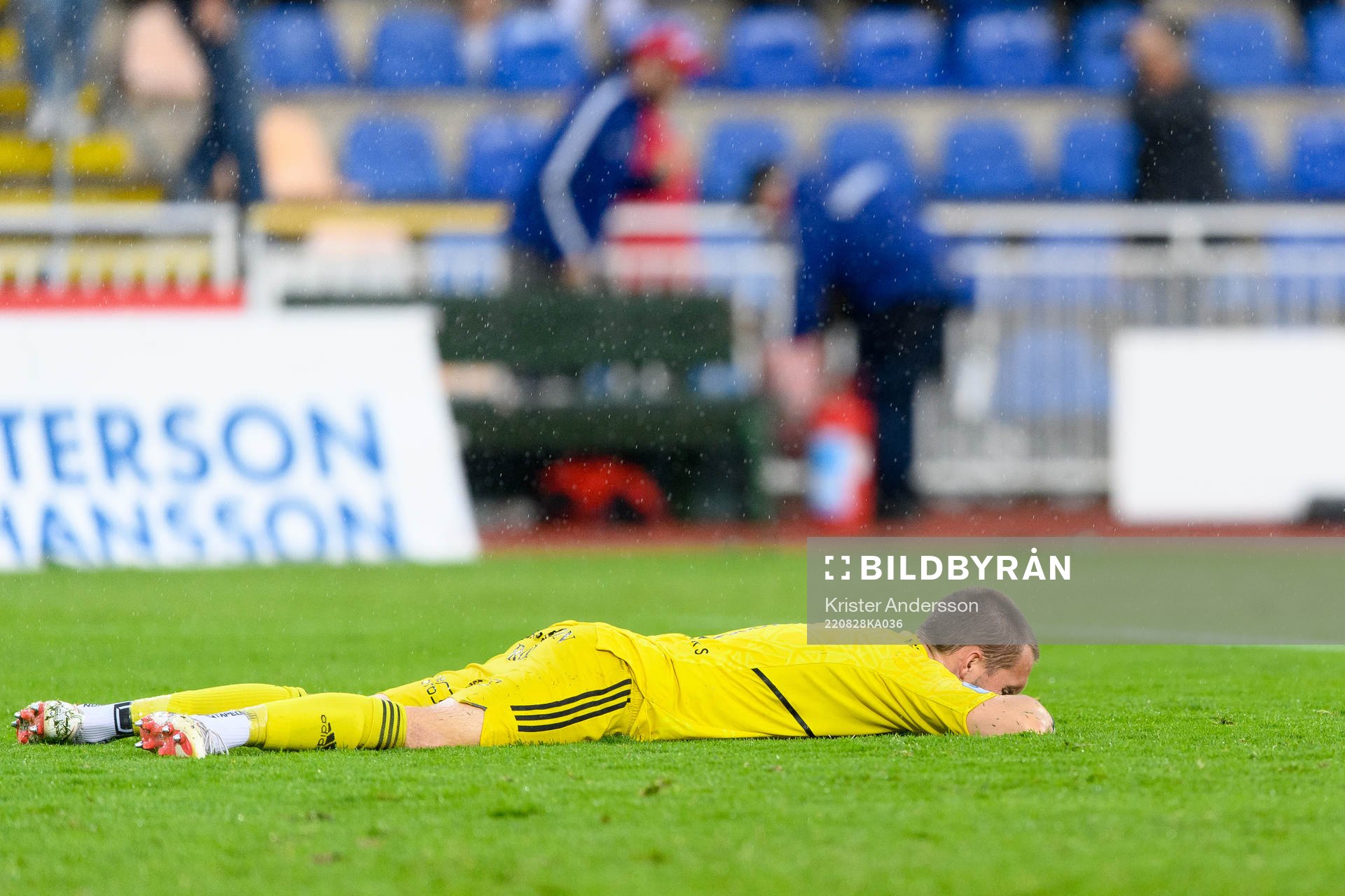 IFK Norrköpings målvakt Oscar Jansson deppar