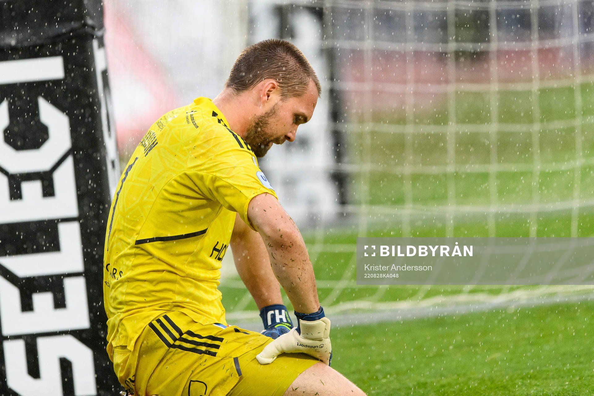 IFK Norrköpings målvakt Oscar Jansson deppar