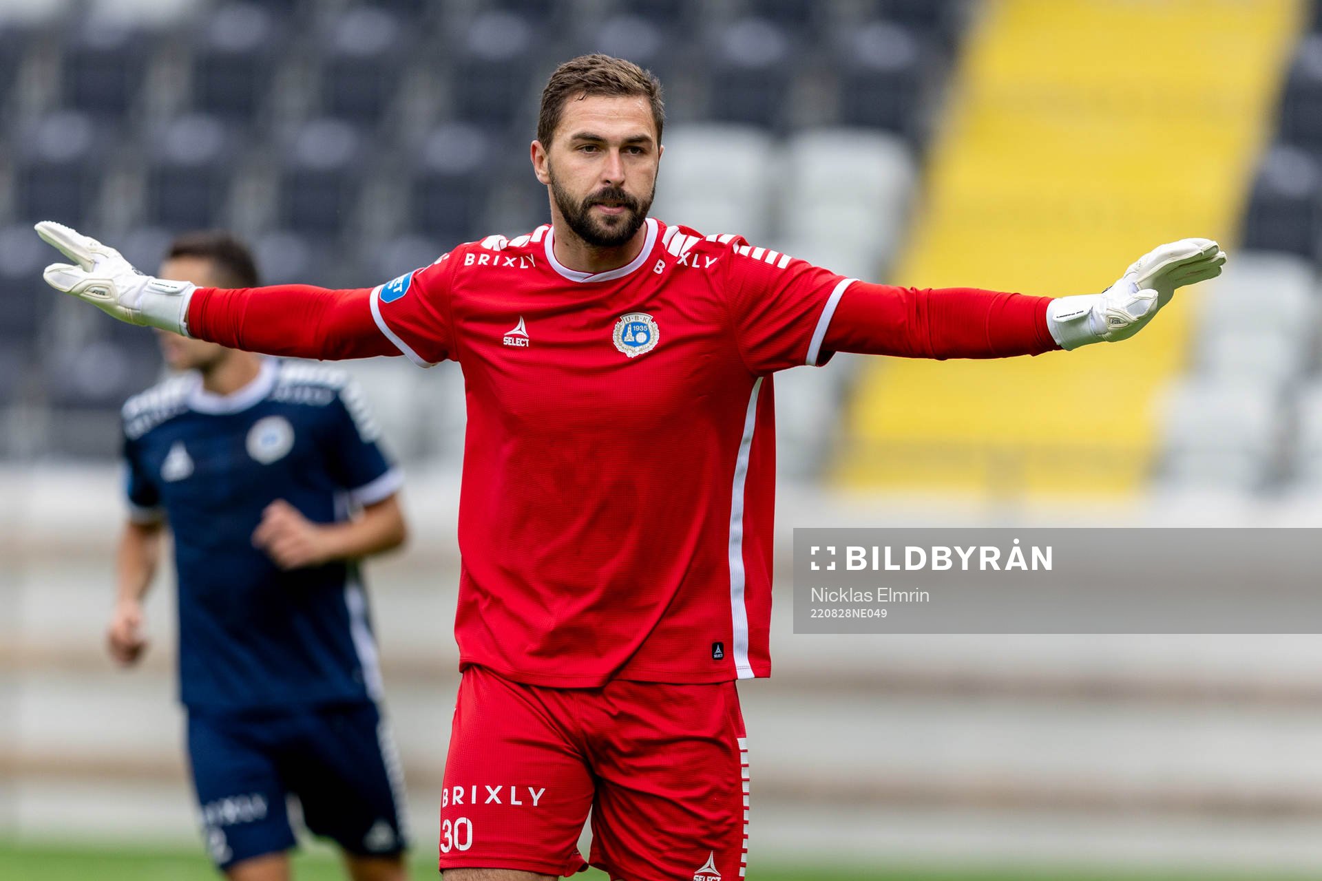 Utsiktens målvakt Mikica Gjorgievski under fotbollsmatchen i Superettan mellan Utsikten och Örebro den 28 augusti 2022 i Göteborg. 