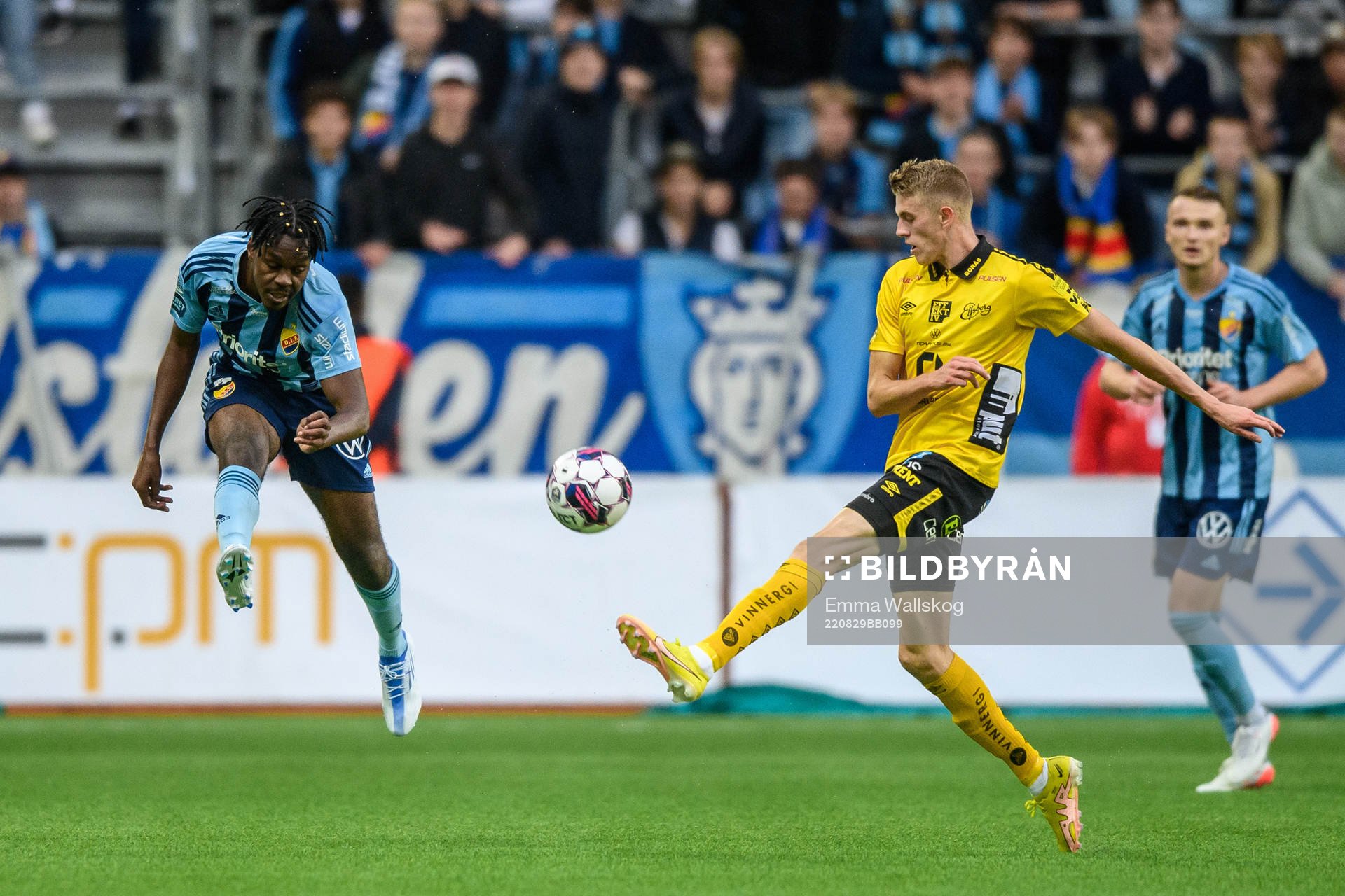 Djurgårdens Joel Asoro och Elfsborgs Alexander Bernhardsson