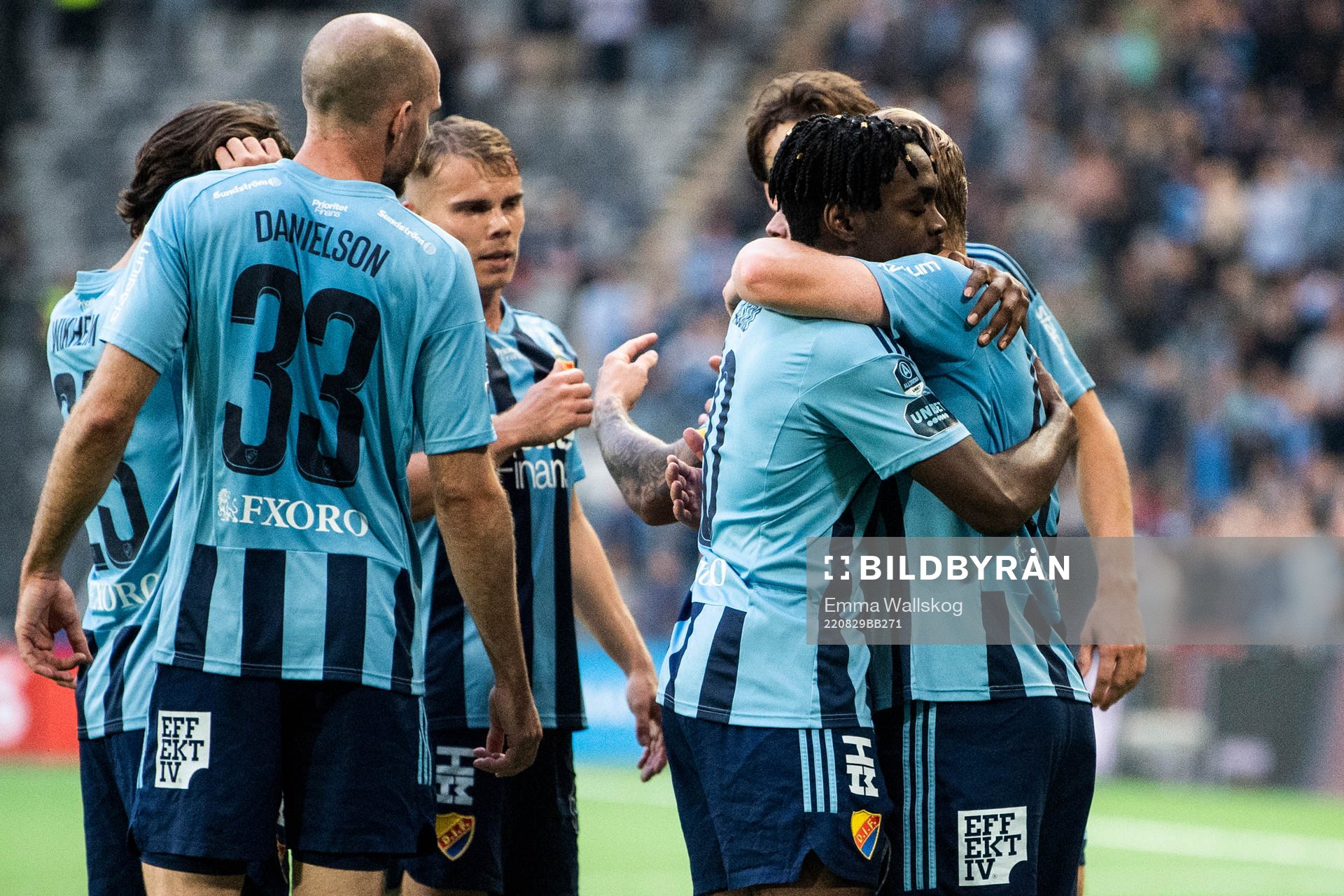 Djurgårdens Joel Asoro och Hampus Finndell jublar