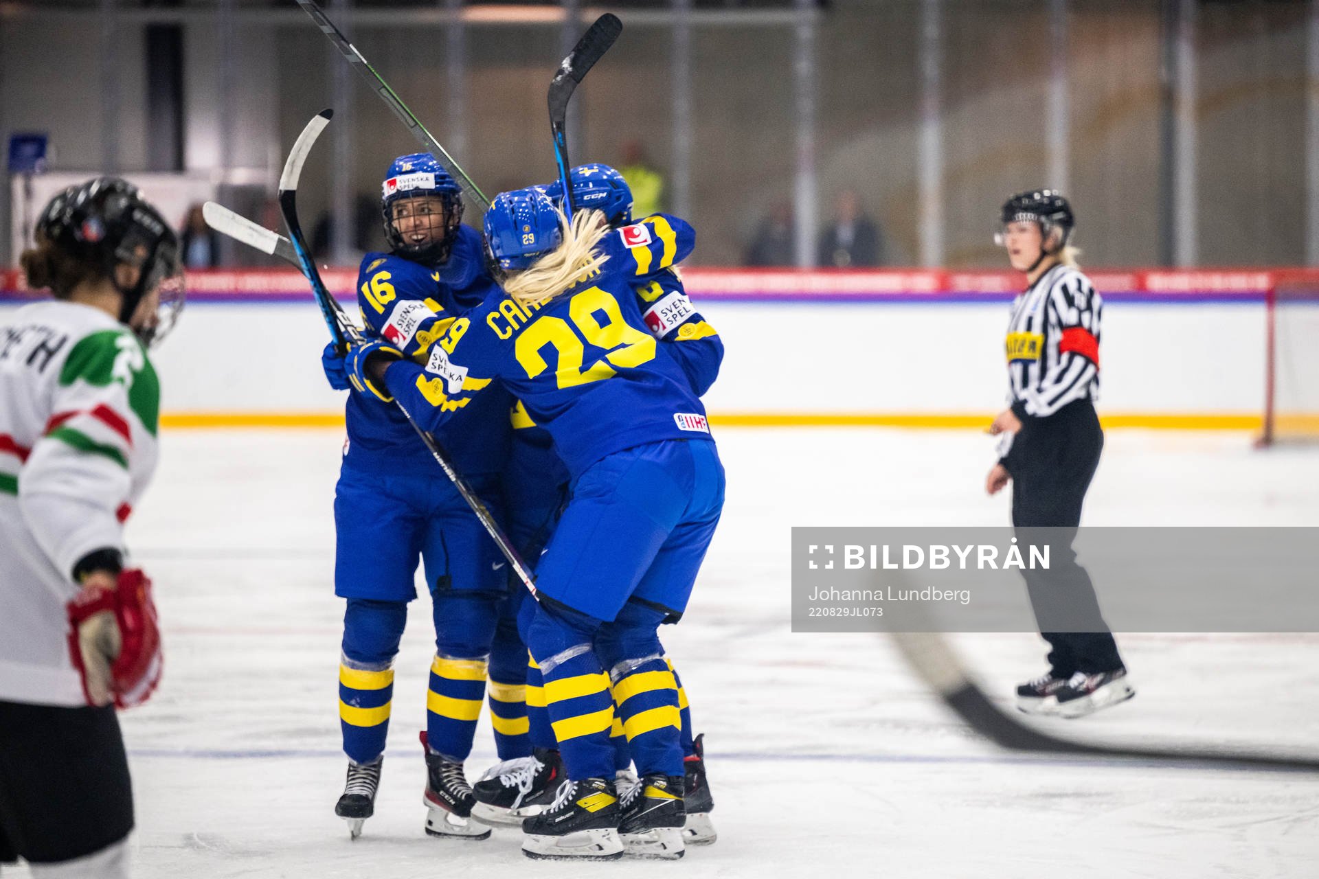 Maja Nylén-Persson and  Linnea Johansson of Sweden