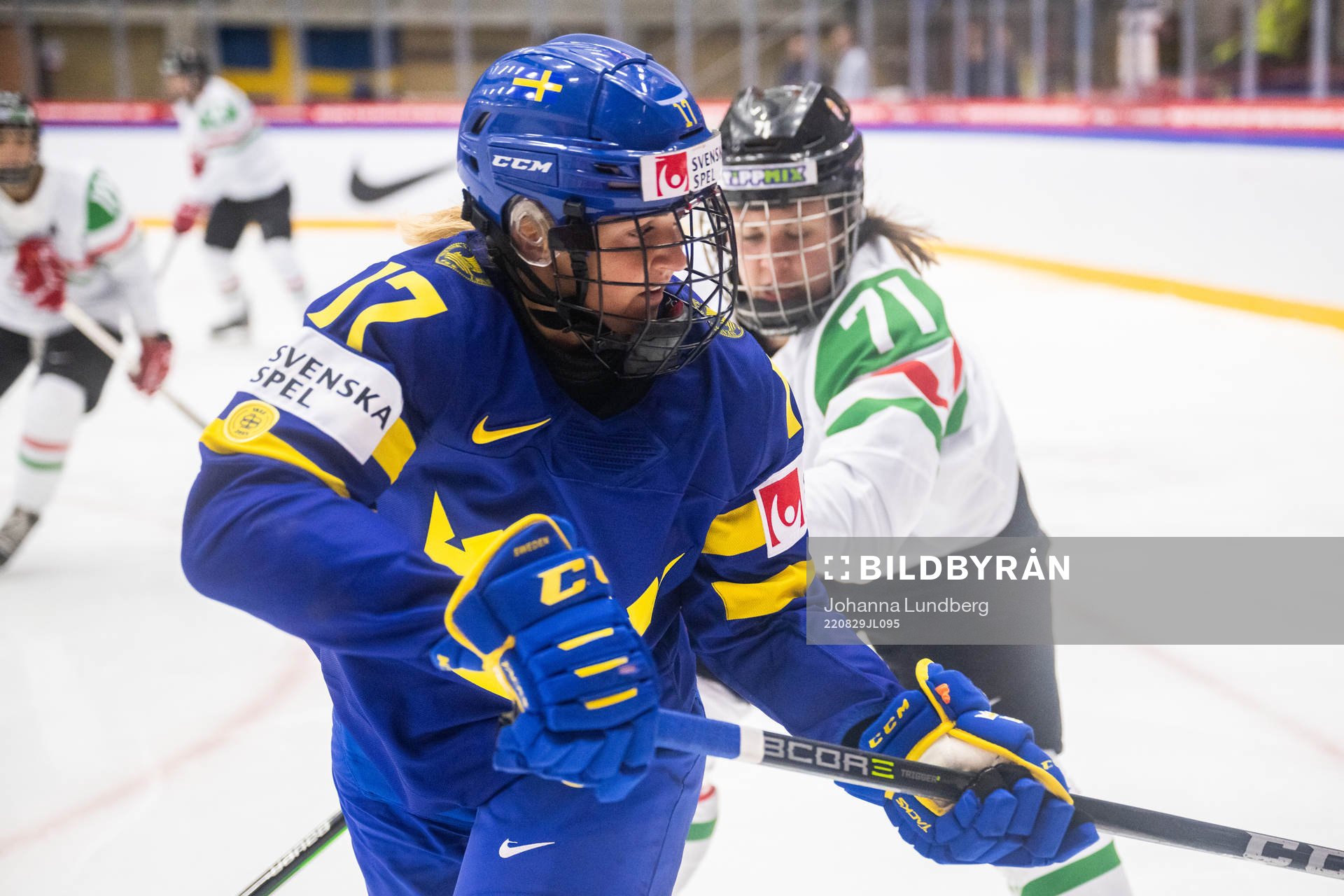 Sofie Lundin of Sweden and Fruzsina Mayer of Hungary