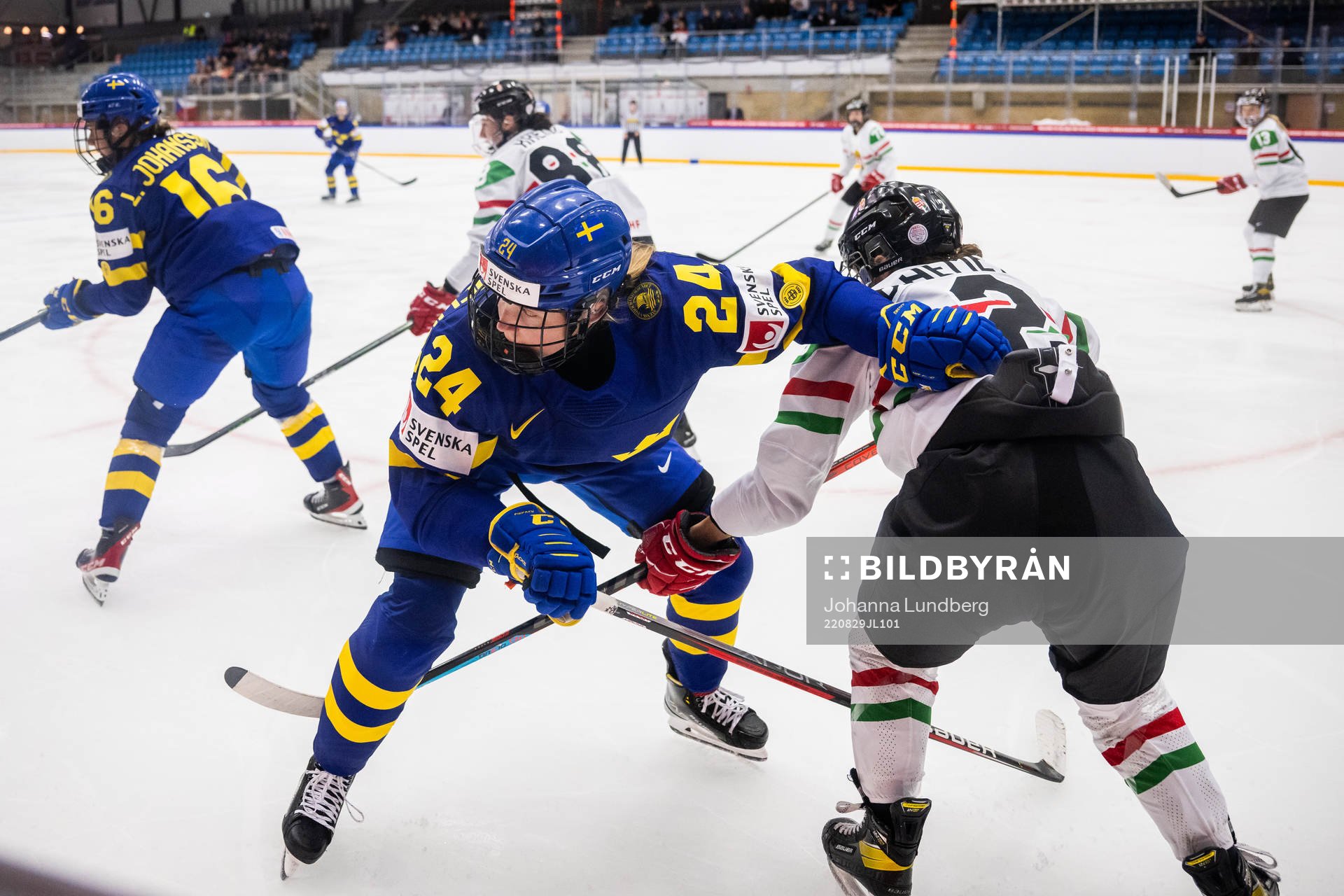 Felizia Wikner-Zienkiewicz of Sweden and Bernadett Nemeth