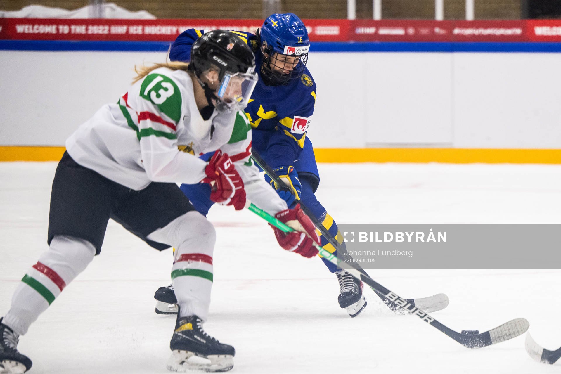 Lotti Odnoga of Hungary and Linnea Johansson of Sweden
