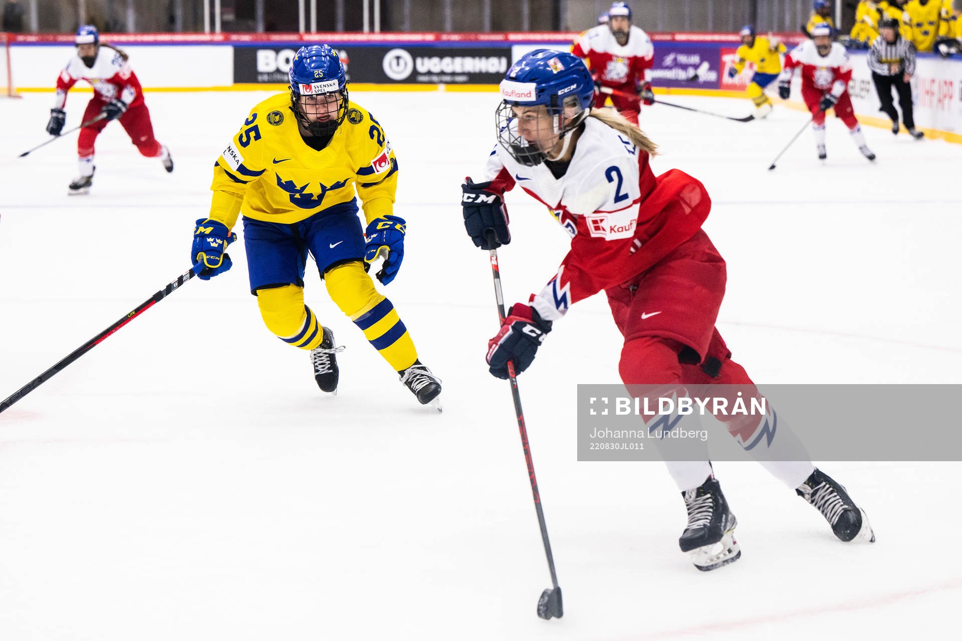 Lina Ljungblom of Sweden and Aneta Tejralova of Czech