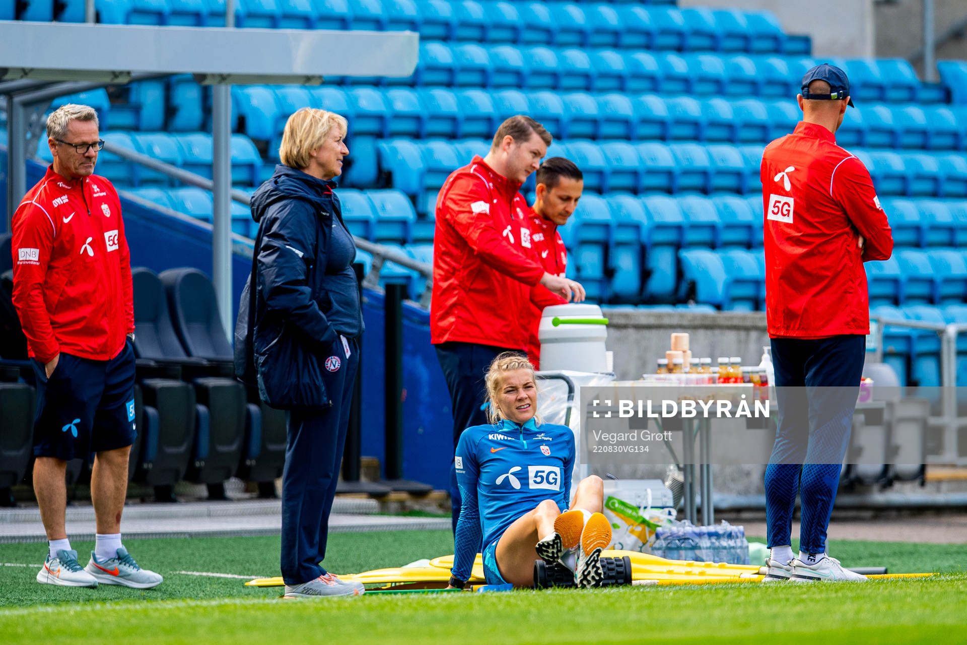 Marit Breivik, team sports coach of Olympiatoppen, and Ada Hegerberg of the Norwegian women's national football team during a training session on August 30, 2022 in Oslo.