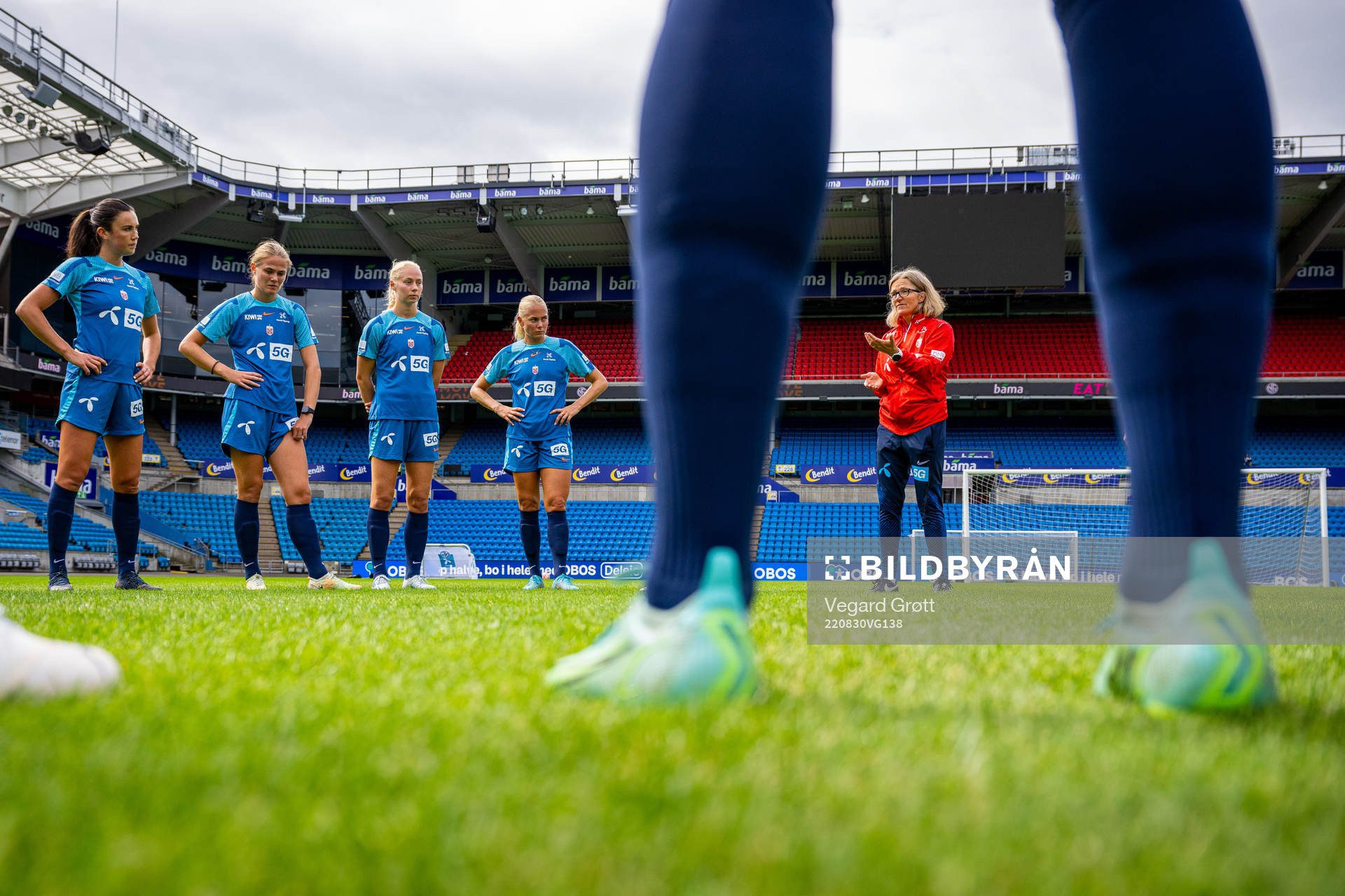 Hege Riise, head coach of the Norwegian women's national football team, talks to the players during a training session on August 30, 2022 in Oslo.