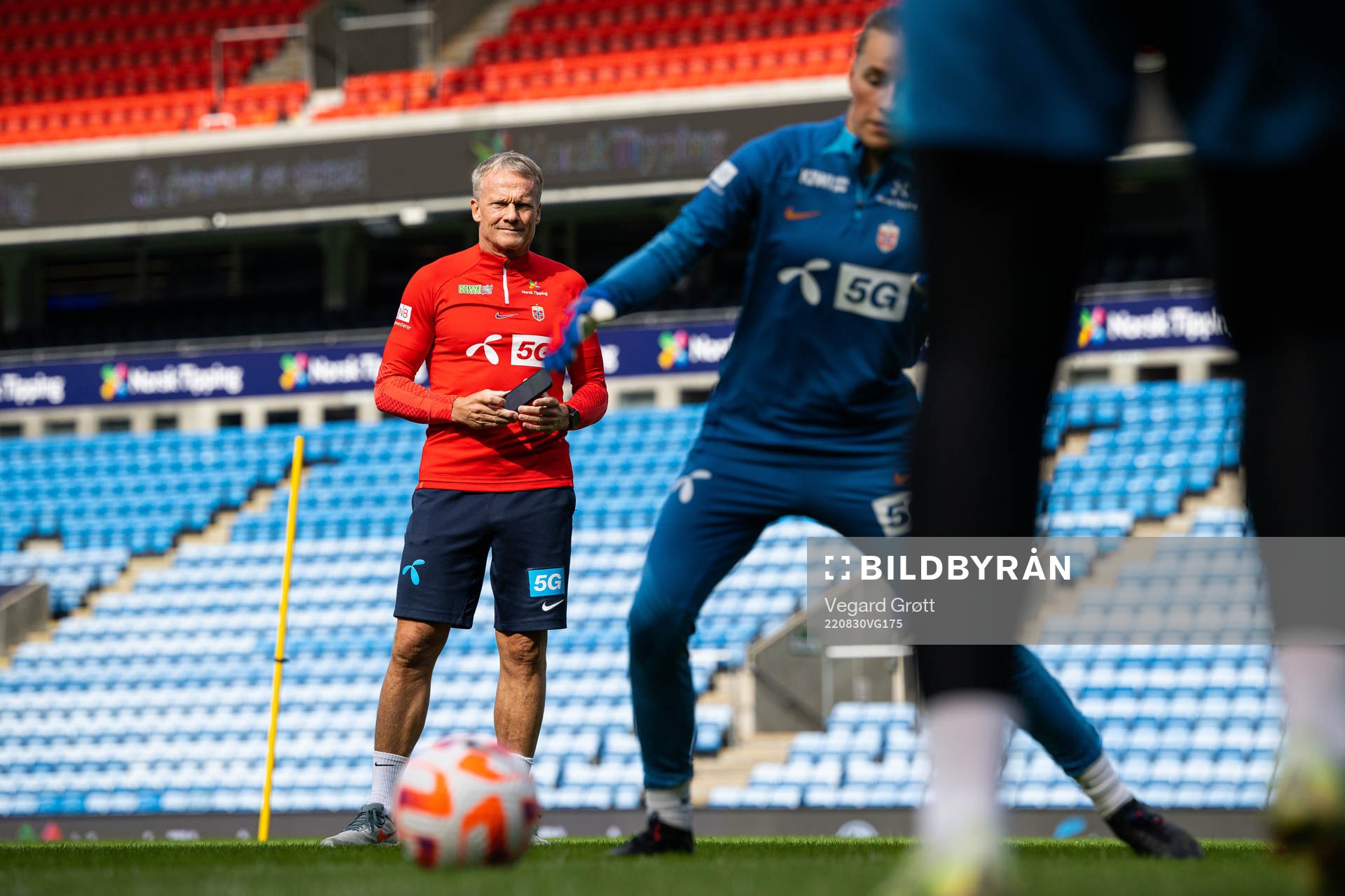 Frode Grodås, goalkeeper coach, during a training session with the Norwegian women's national football team on August 30, 2022 in Oslo. 