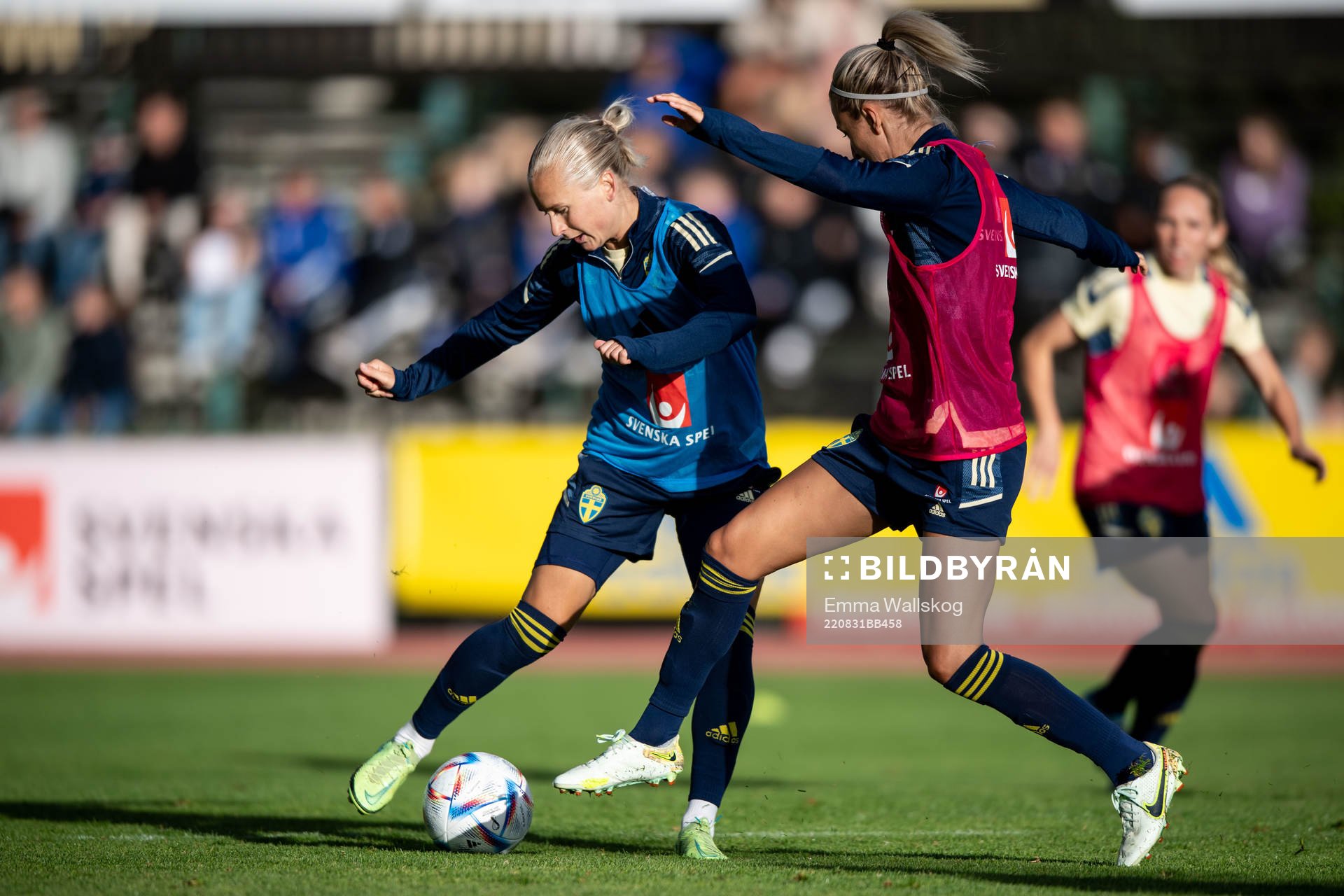 Filippa Curmark and Emma Kullberg during a training session with the women's national football team on August 31, 2022 in Visby. 