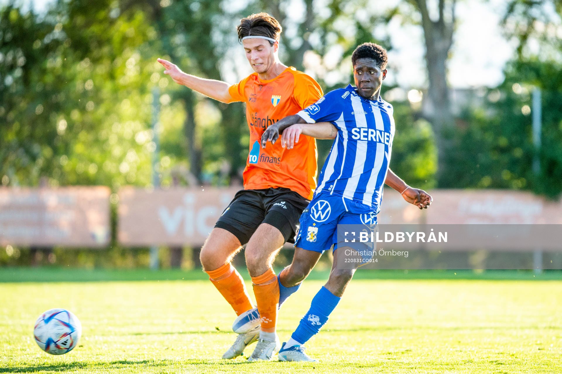 Torns Joakim Engström mot IFK Göteborgs Abundance Salaou