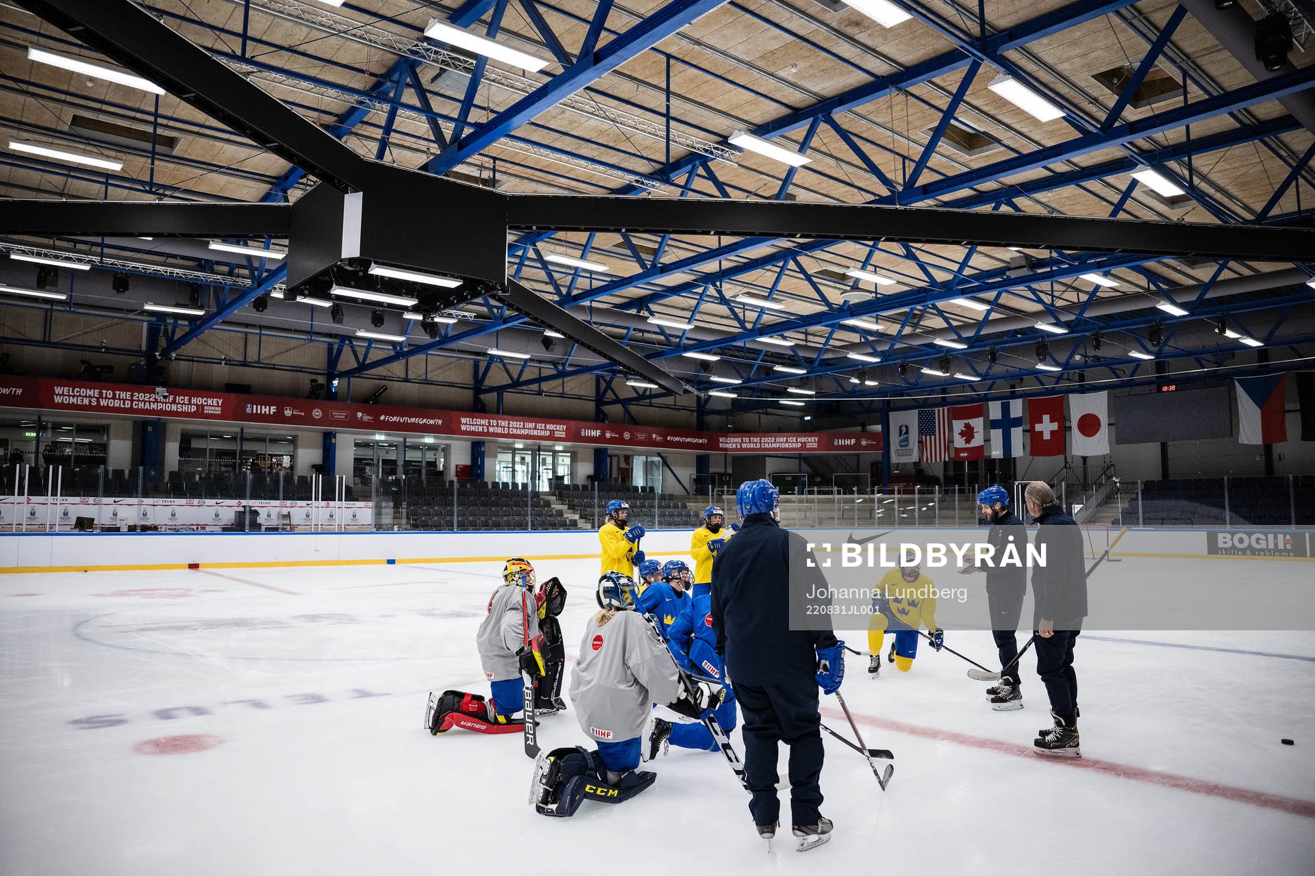 Ulf Lundberg, head coach and players of Sweden at a