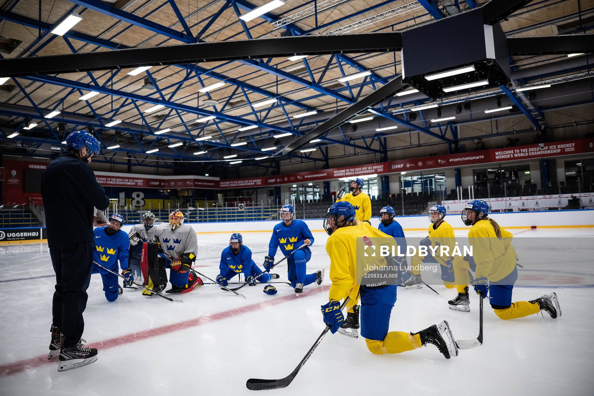 Ulf Lundberg, head coach and players of Sweden at a