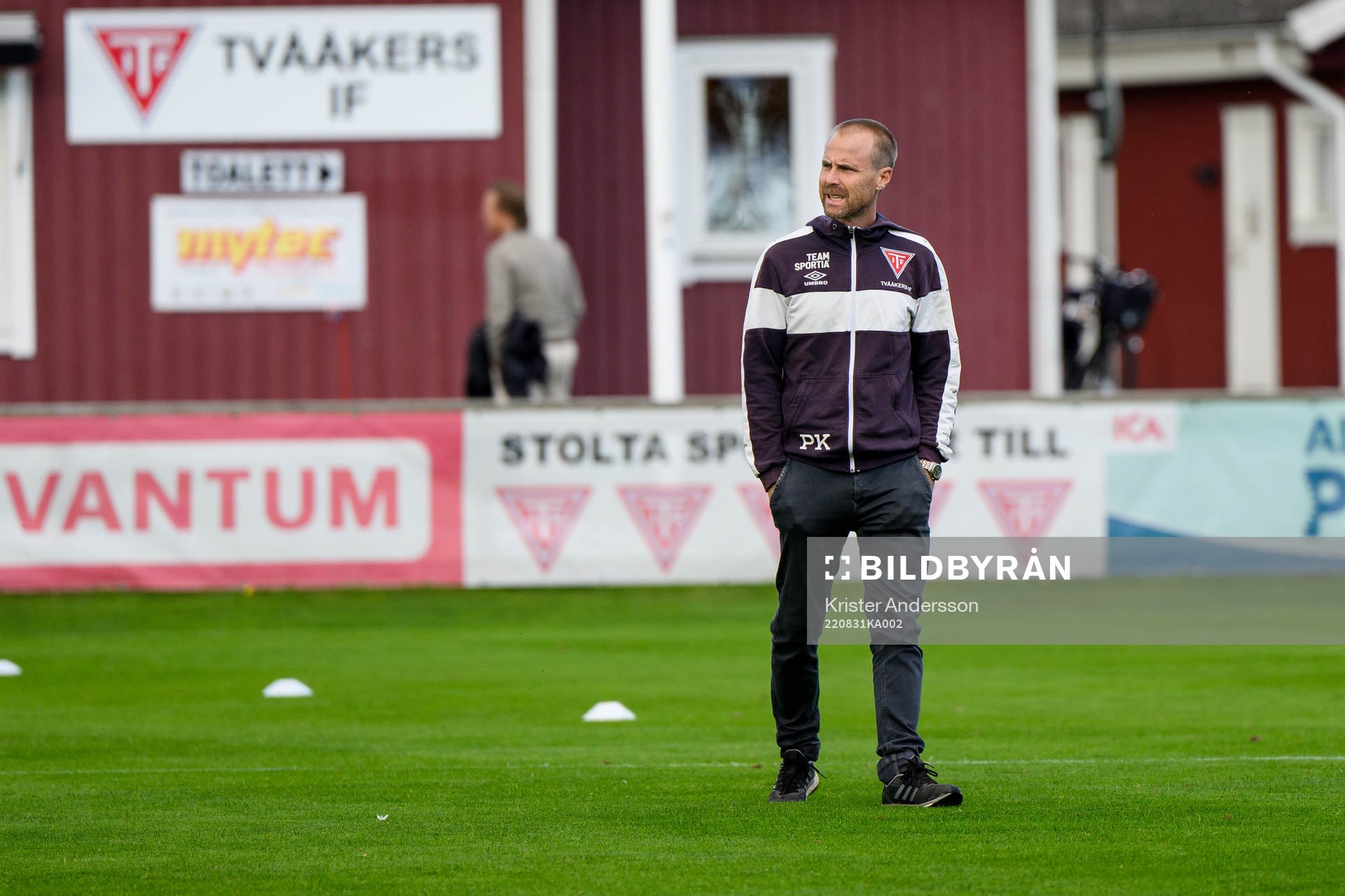 Tvååkers tränare Pierre Krantz före fotbollsmatchen i Svenska Cupen mellan Tvååker och Kalmar den 31 augusti 2022 i Tvååker. 