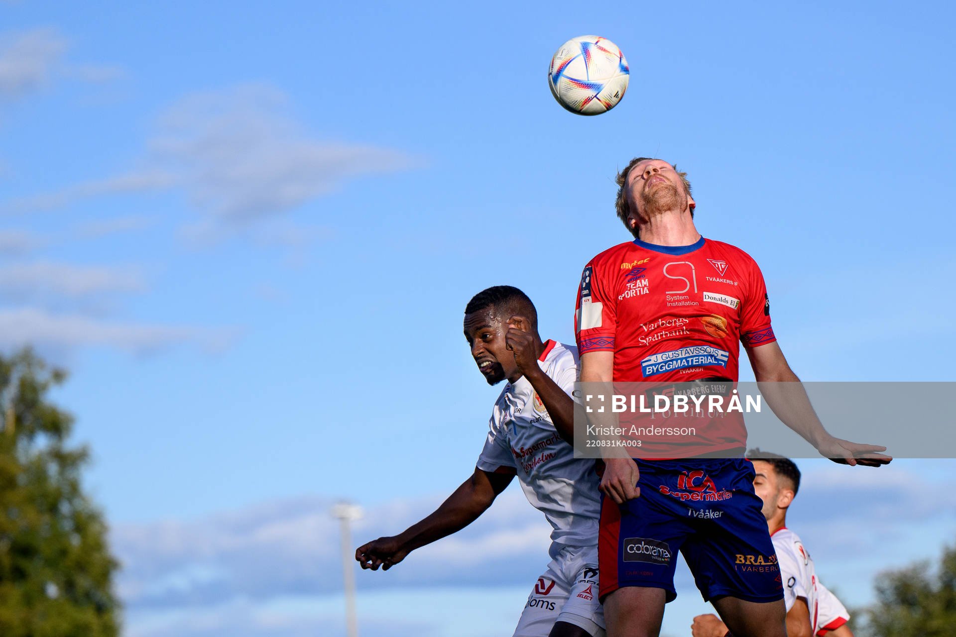 Kalmars Nahom Girmai Netabay och Tvååkers Johan Lassagård