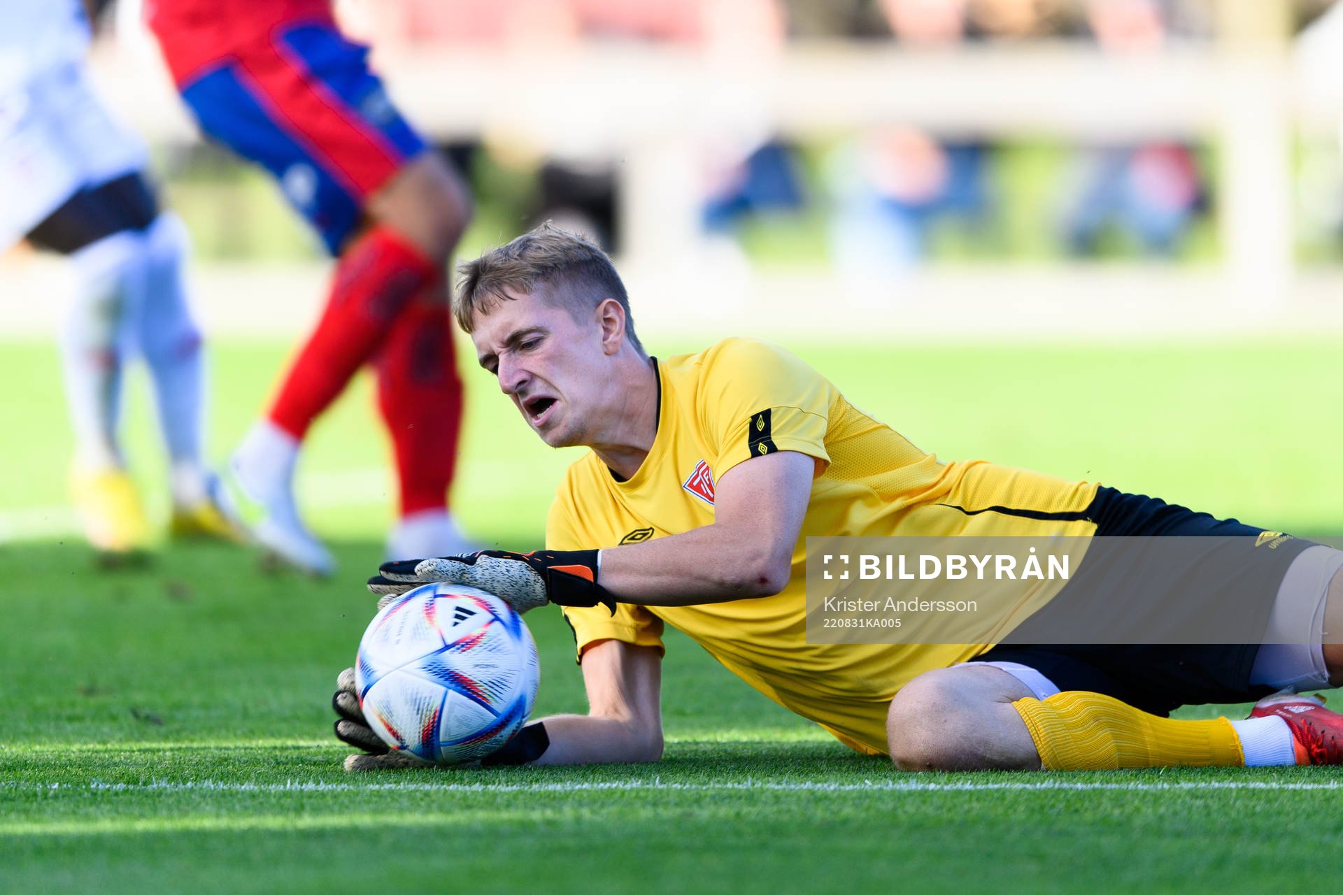Tvååkers målvakt Tim Svensson Lillvik under fotbollsmatchen i Svenska Cupen mellan Tvååker och Kalmar den 31 augusti 2022 i Tvååker. 