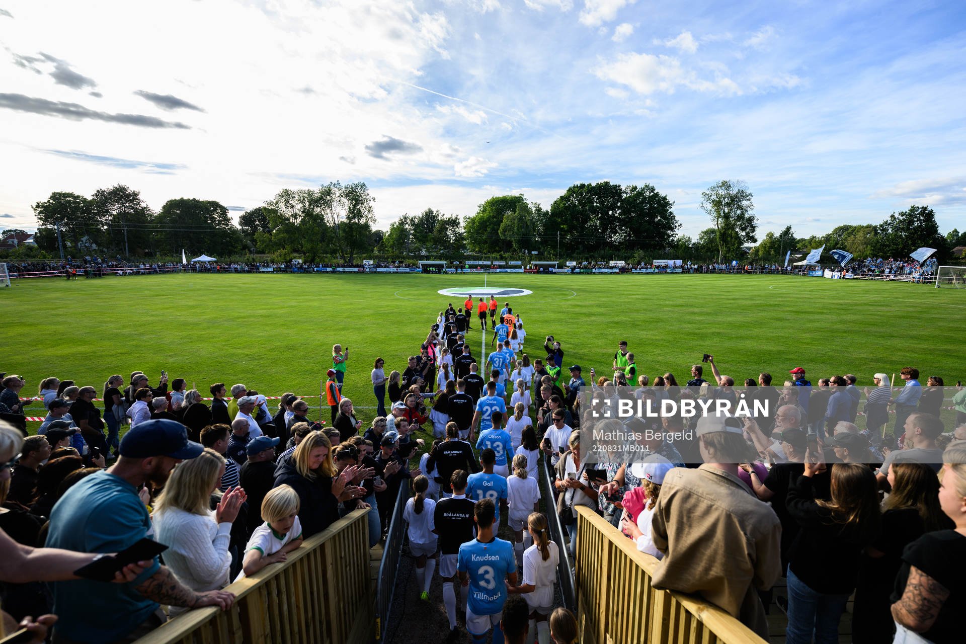 Brålandas och Malmö FFs spelare gör entré