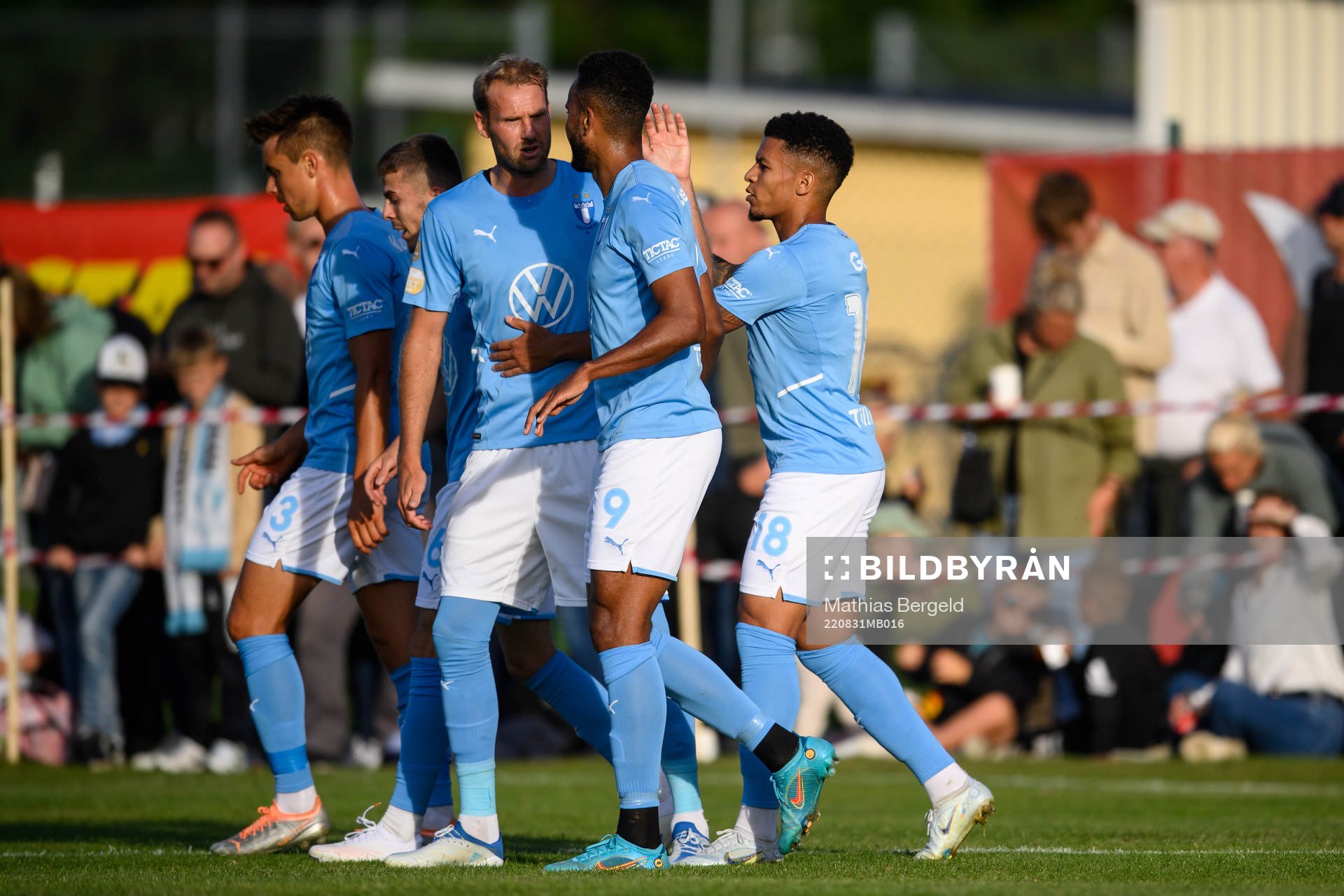 Malmö FFs Romain Gall (h) jublar med Ola Toivonen och