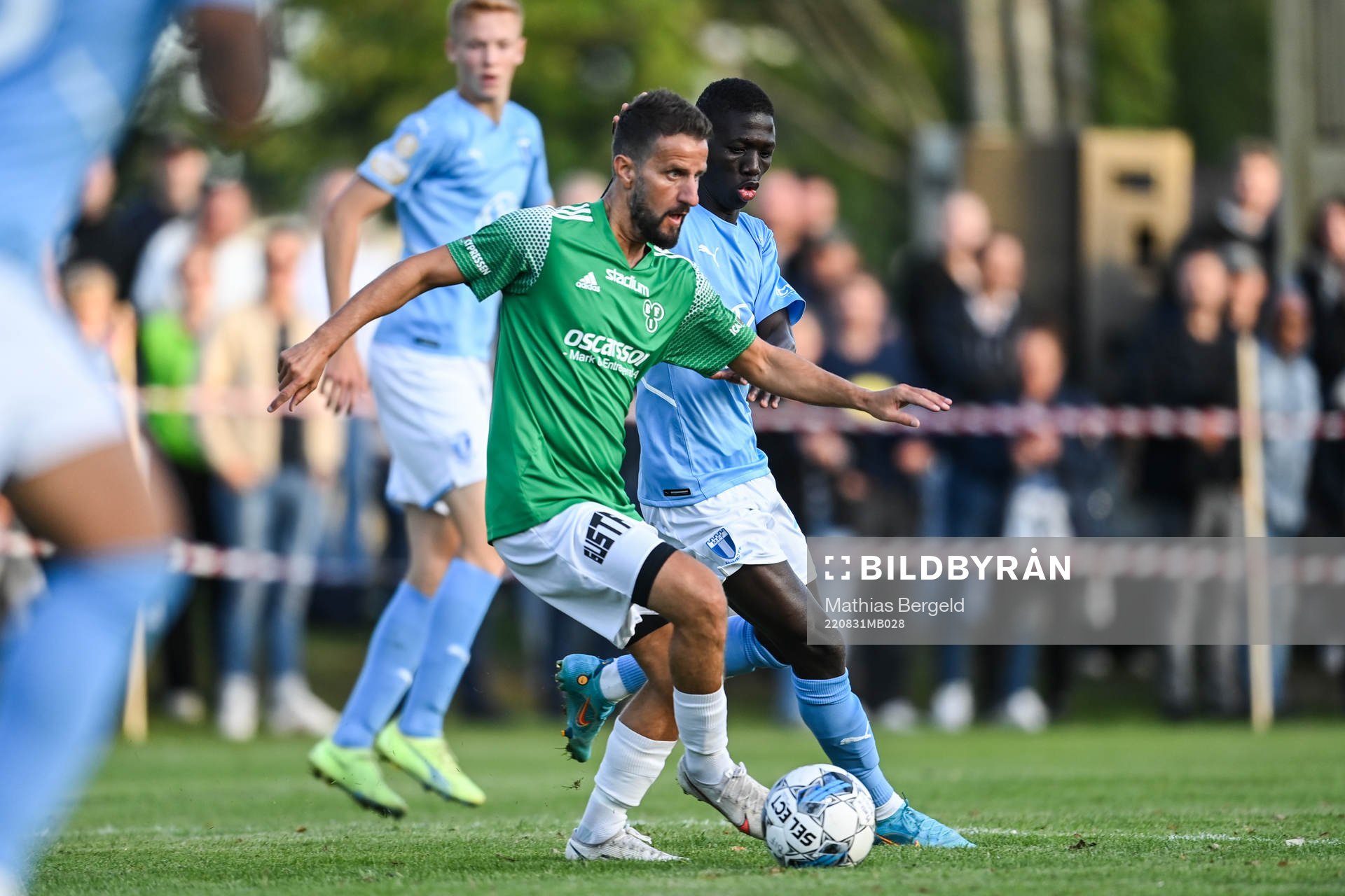 Brålandas Selami Senani och Malmö FFs Mamadou Ousmane