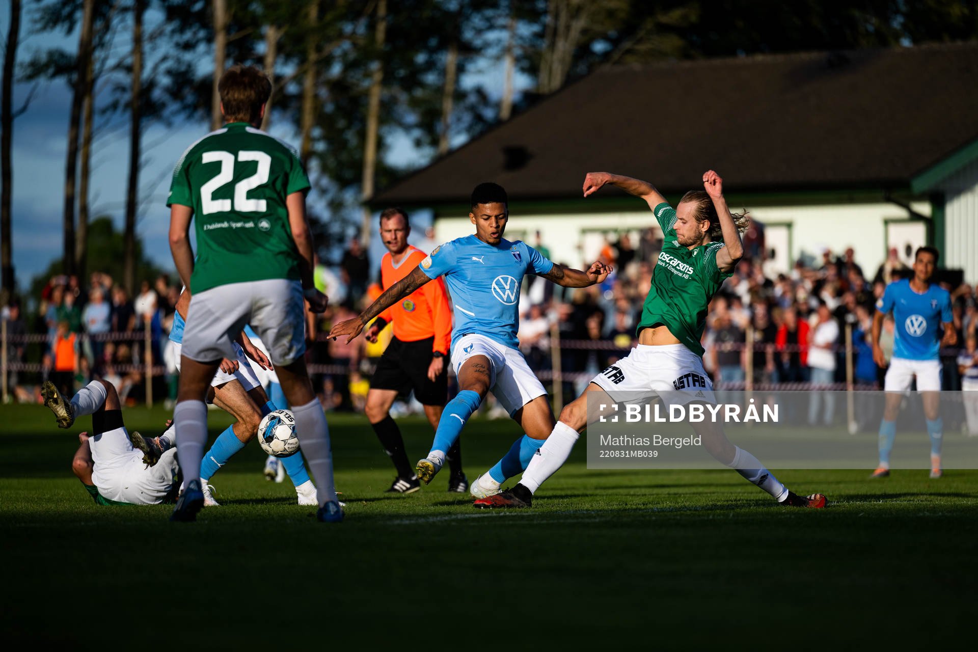 Malmö FFs Romain Gall och Brålandas Gabriel Elouni