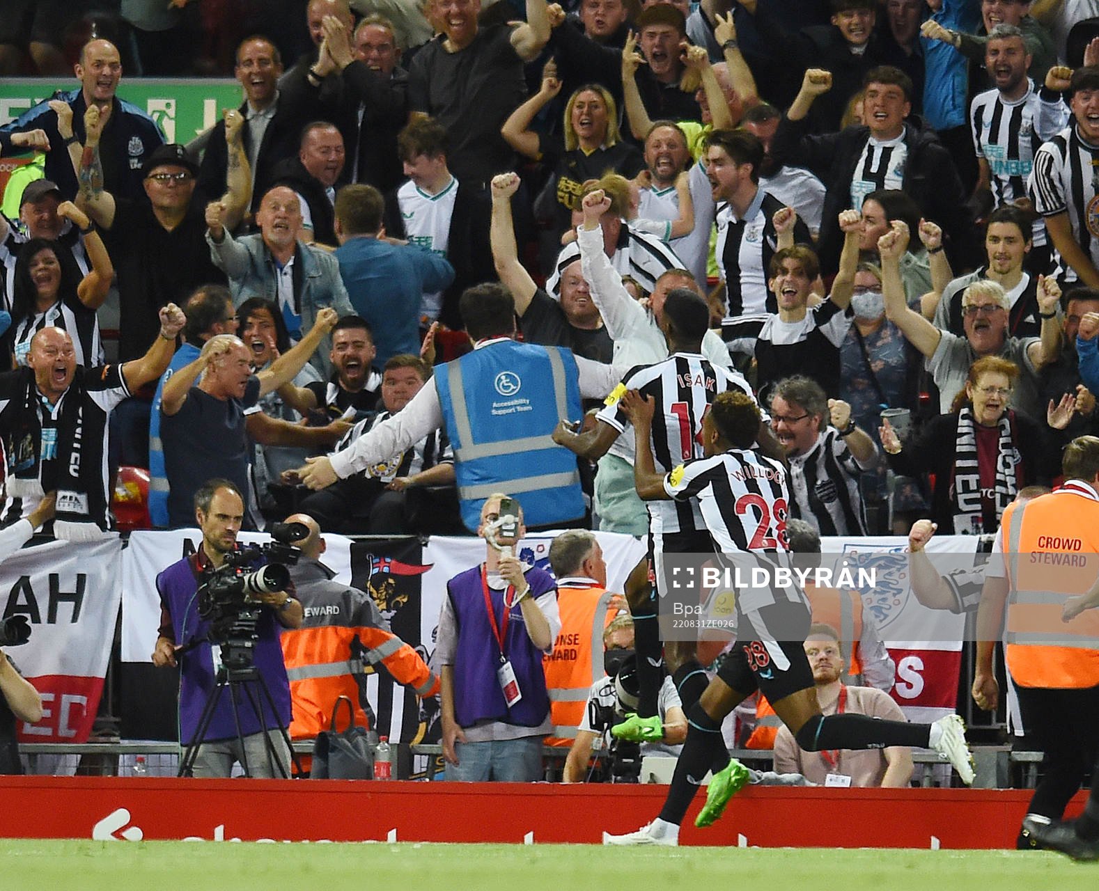 Alexander Isak of Newcastle United celebrates